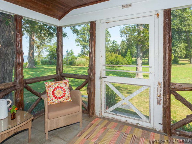938 Plainview Road Topping, VA 23169 - Photo 37 of 43 SCREEN PORCH DOOR