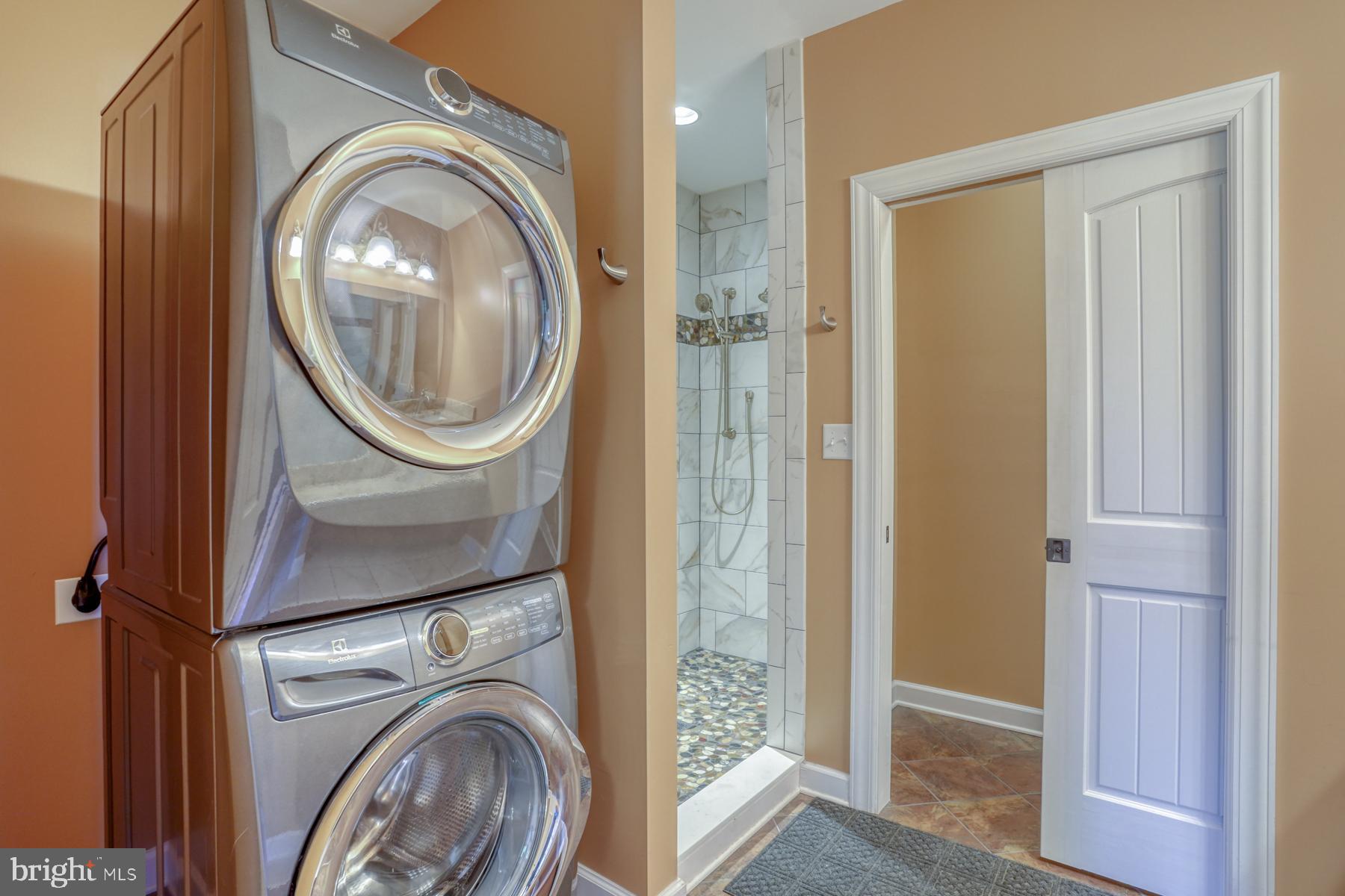 18605 Road 255 Georgetown, DE 19947 - Photo 39 of 93 a view of a hallway with washer and dryer