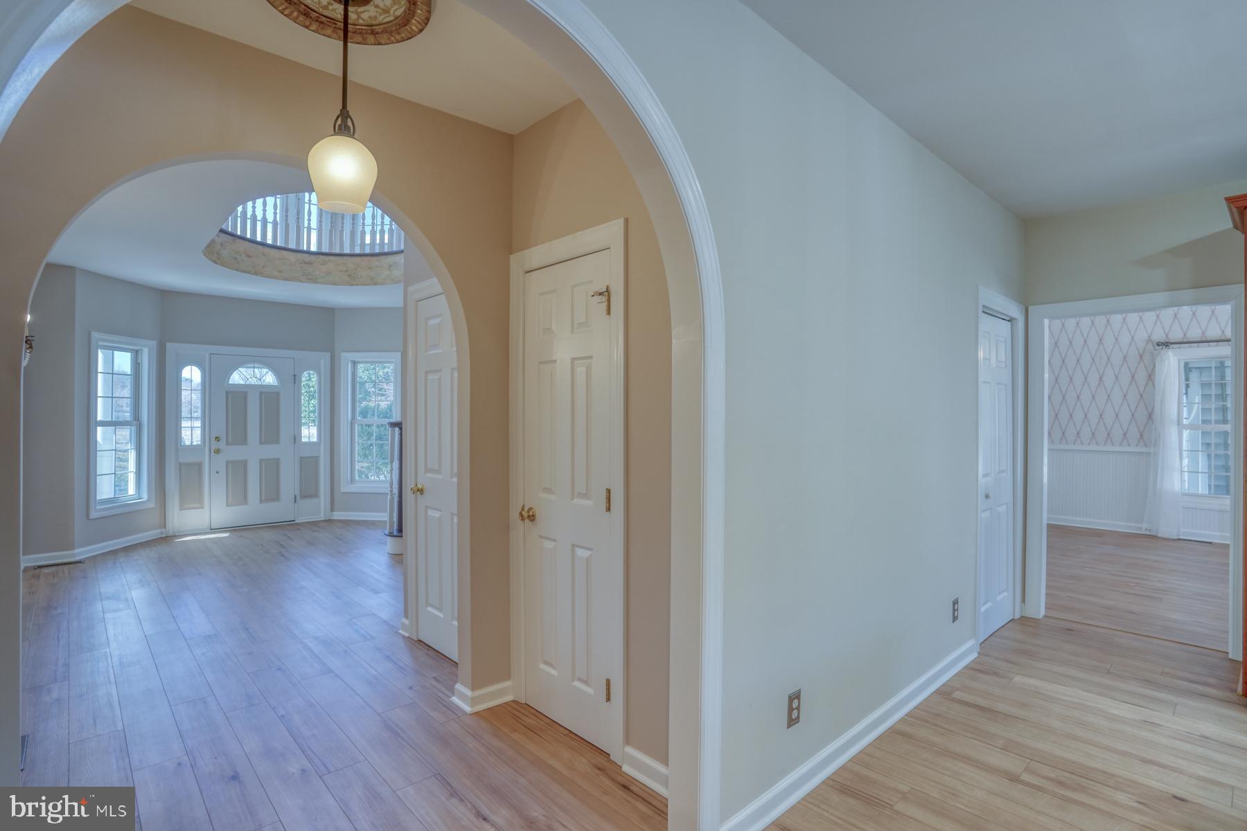 18605 Road 255 Georgetown, DE 19947 - Photo 40 of 93 a view of a hallway with wooden floor and a chandelier
