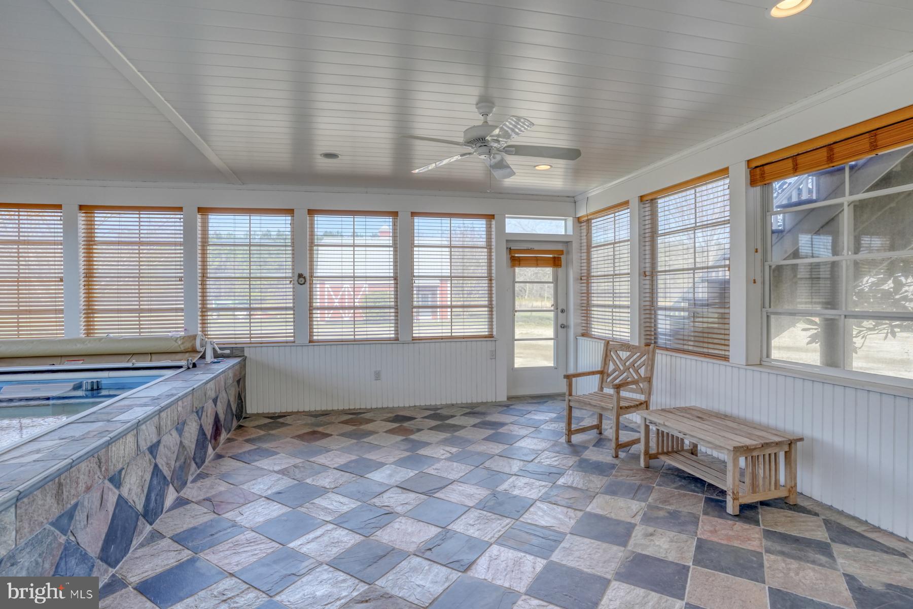 18605 Road 255 Georgetown, DE 19947 - Photo 49 of 93 a living room with furniture and large windows