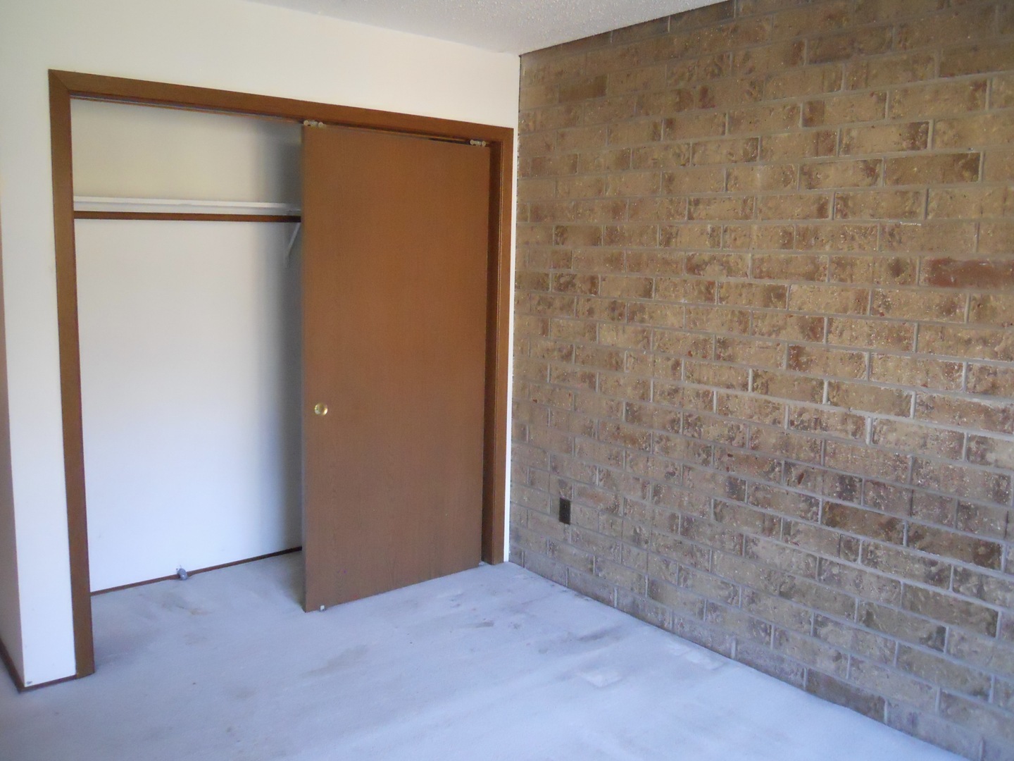 508 Kenneth Circle Elgin, IL 60120 - Photo 16 of 19 a view of an empty room