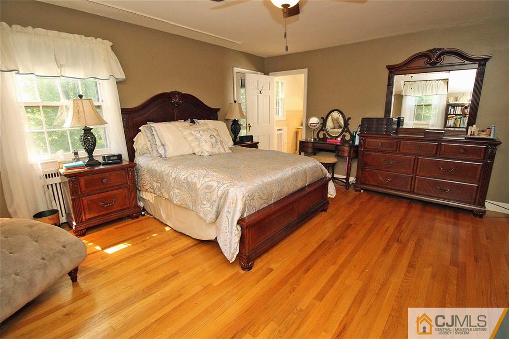 40 Stafford Road Colonia, NJ 07067 - Photo 20 of 25 a spacious bedroom with a bed and wooden floor