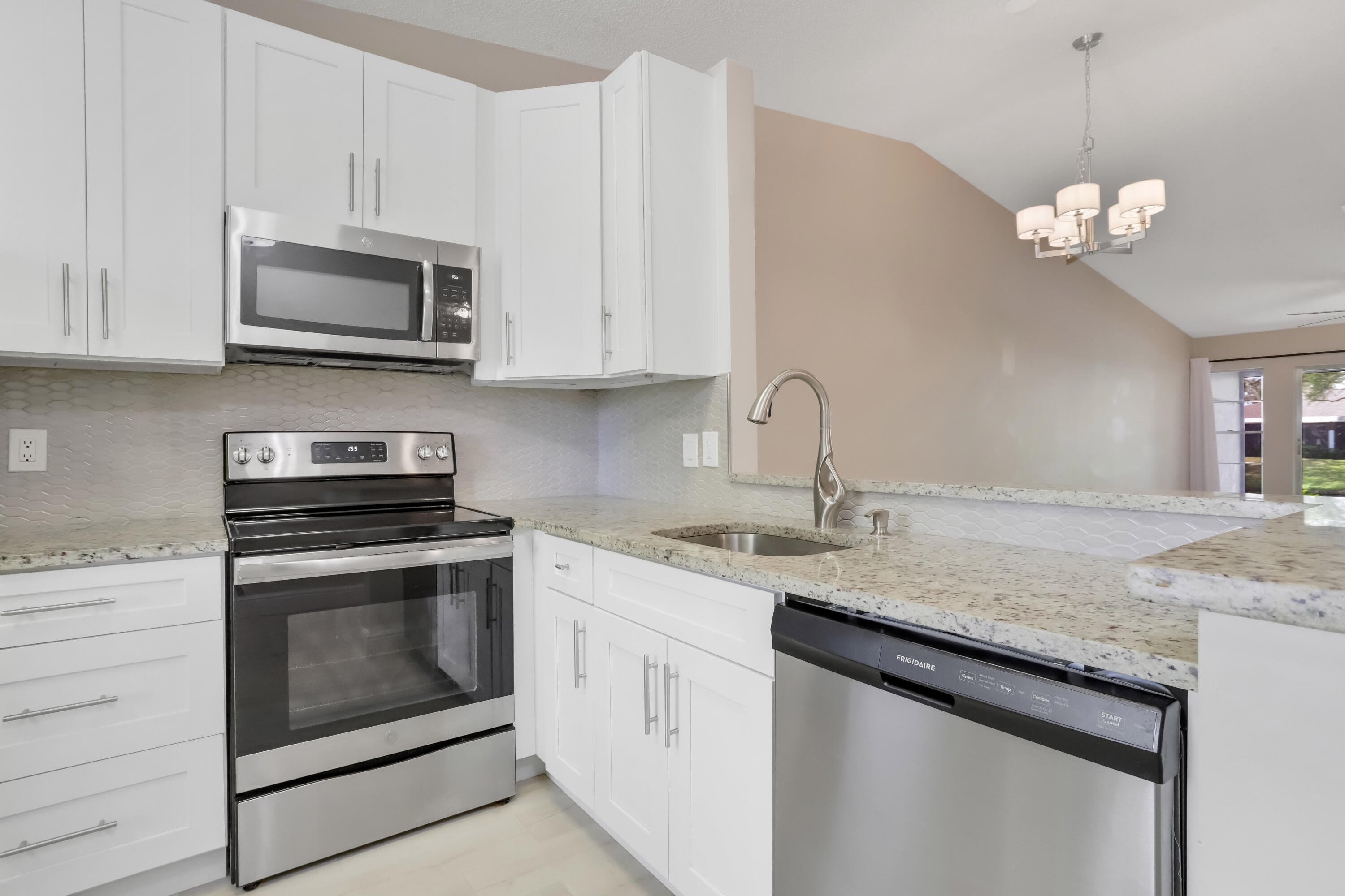 8910 Meadowlark Way, Unit 114 Boca Raton, FL 33496 - Photo 2 of 21 Kitchen