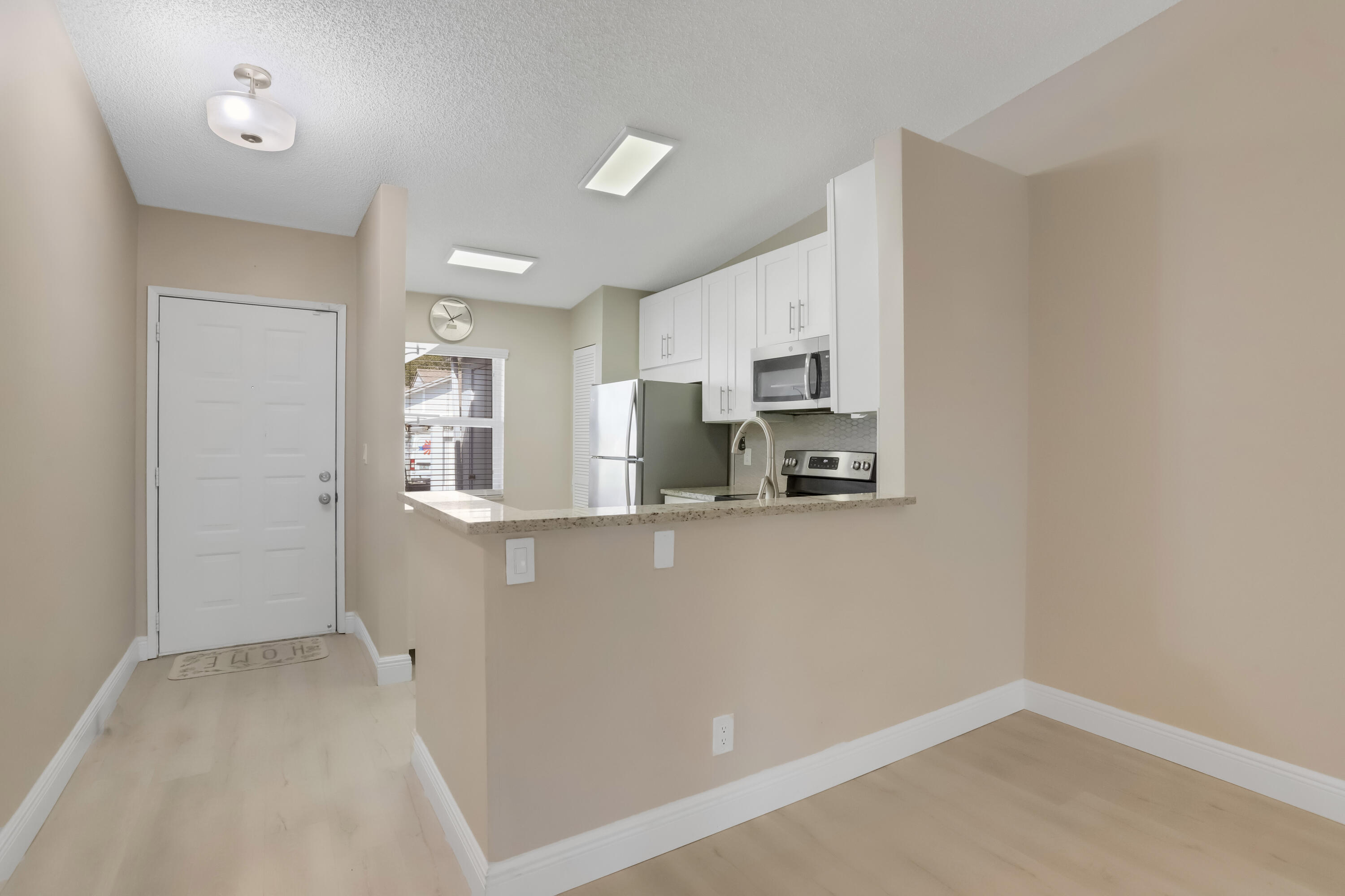 8910 Meadowlark Way, Unit 114 Boca Raton, FL 33496 - Photo 4 of 21 Kitchen