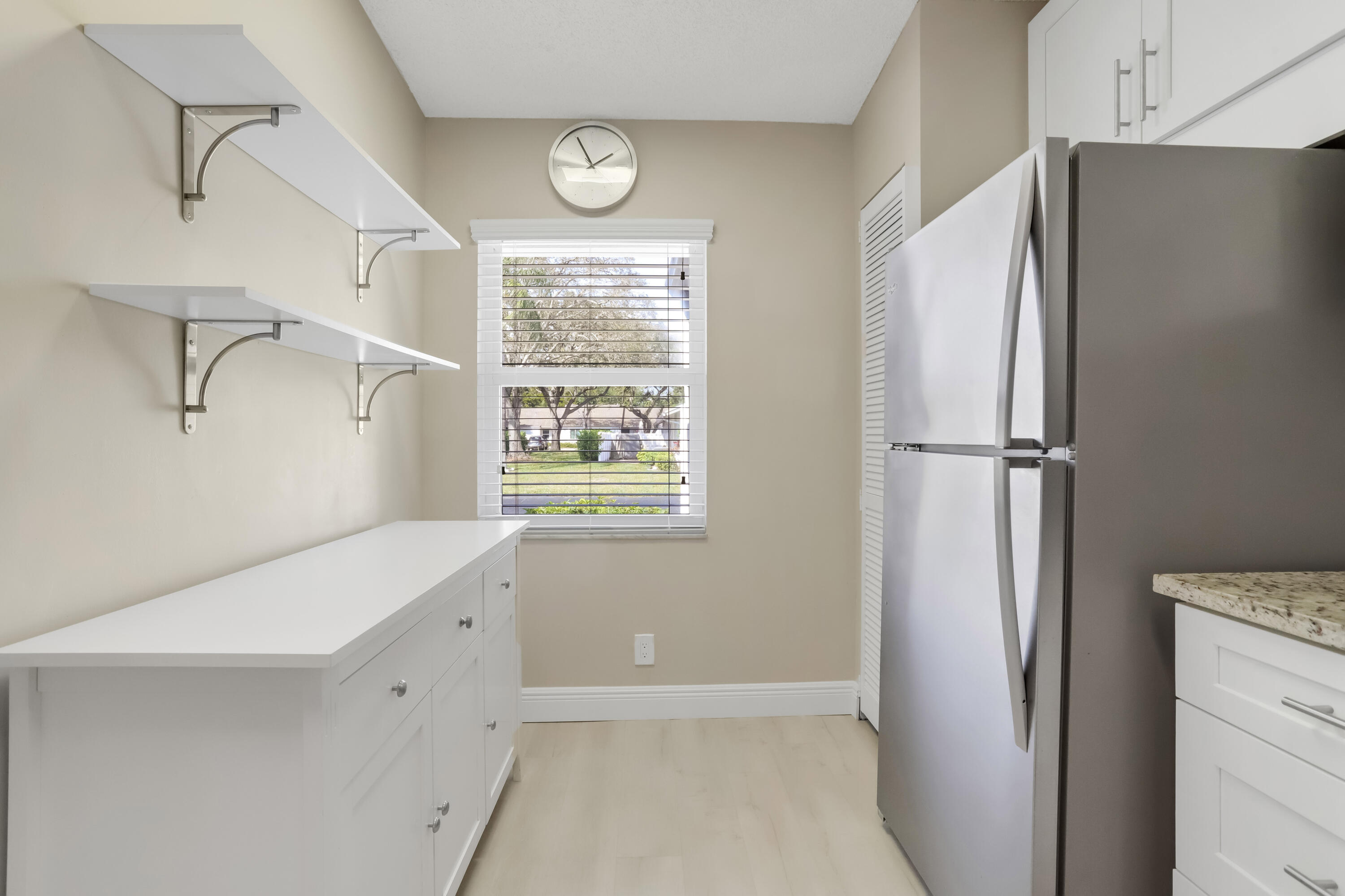 8910 Meadowlark Way, Unit 114 Boca Raton, FL 33496 - Photo 5 of 21 Kitchen