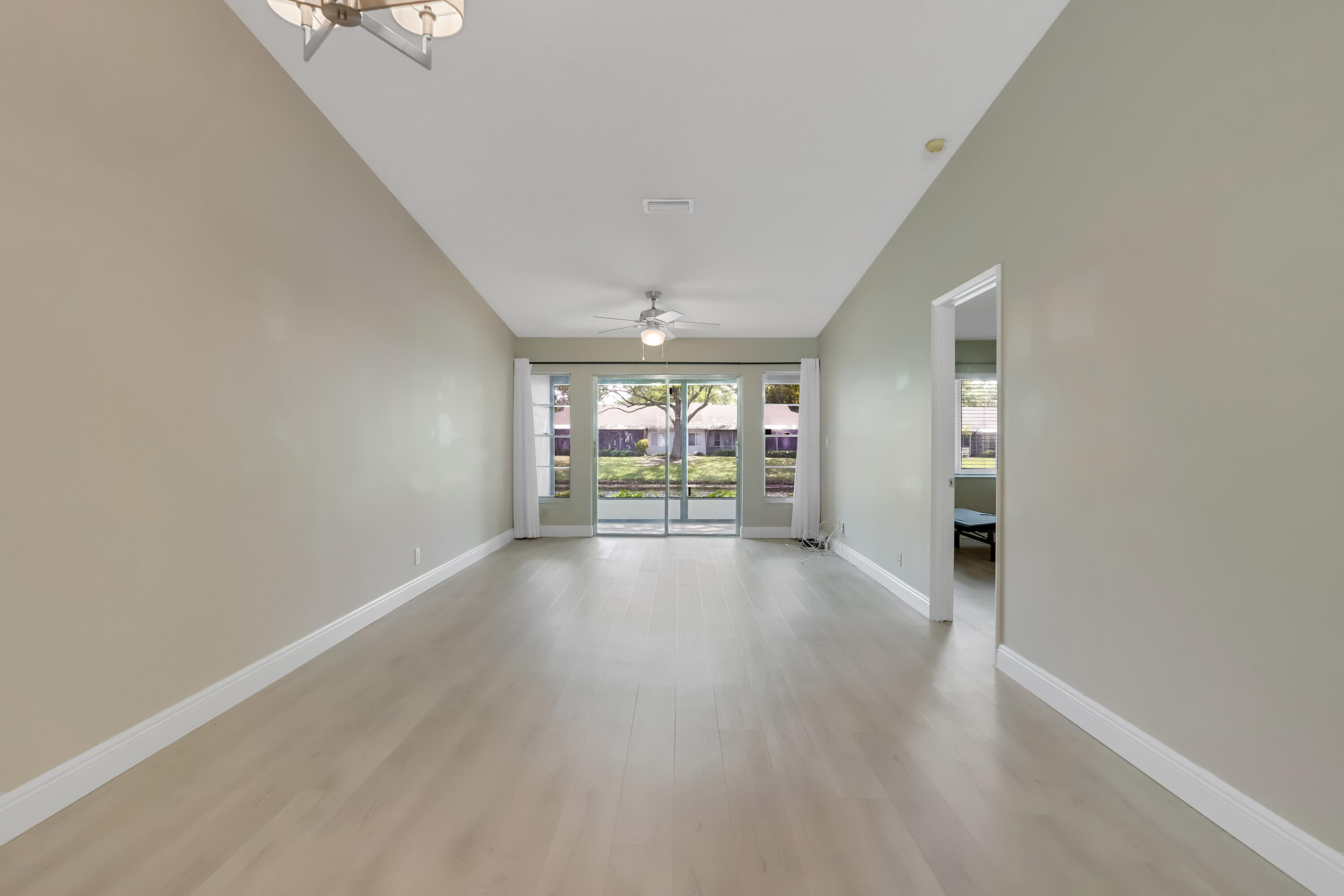 8910 Meadowlark Way, Unit 114 Boca Raton, FL 33496 - Photo 6 of 21 Great Room