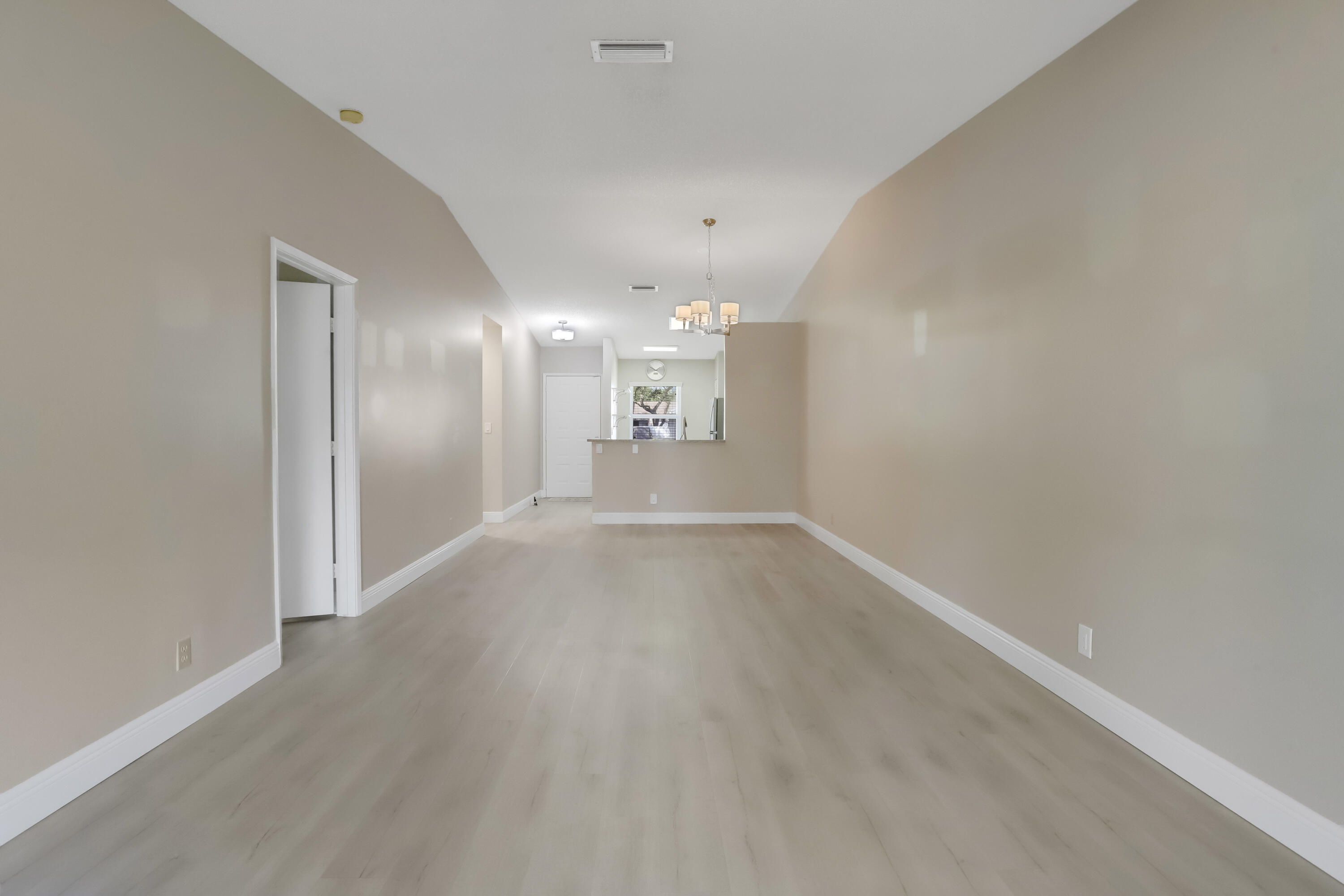 8910 Meadowlark Way, Unit 114 Boca Raton, FL 33496 - Photo 8 of 21 Great Room