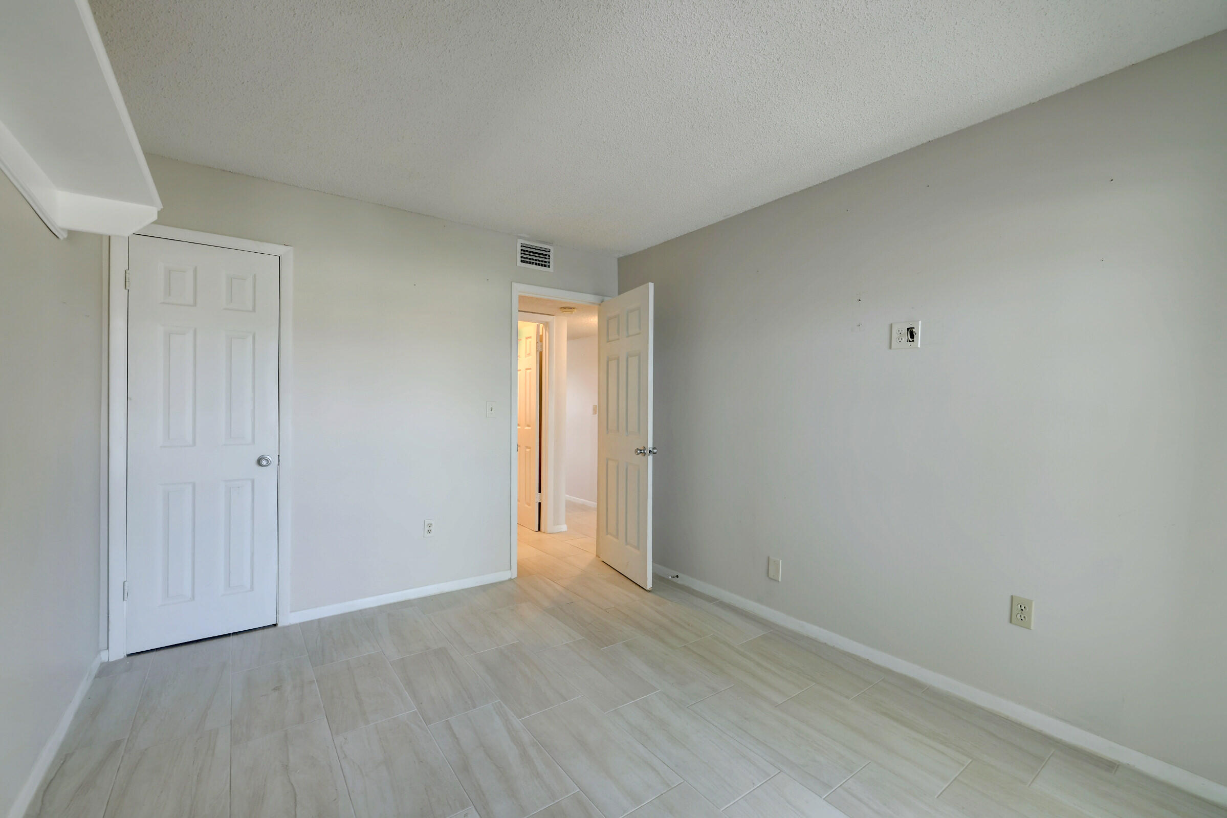 2600 South Kanner Highway, Unit R8 Stuart, FL 34994 - Photo 17 of 35 Master bedroom