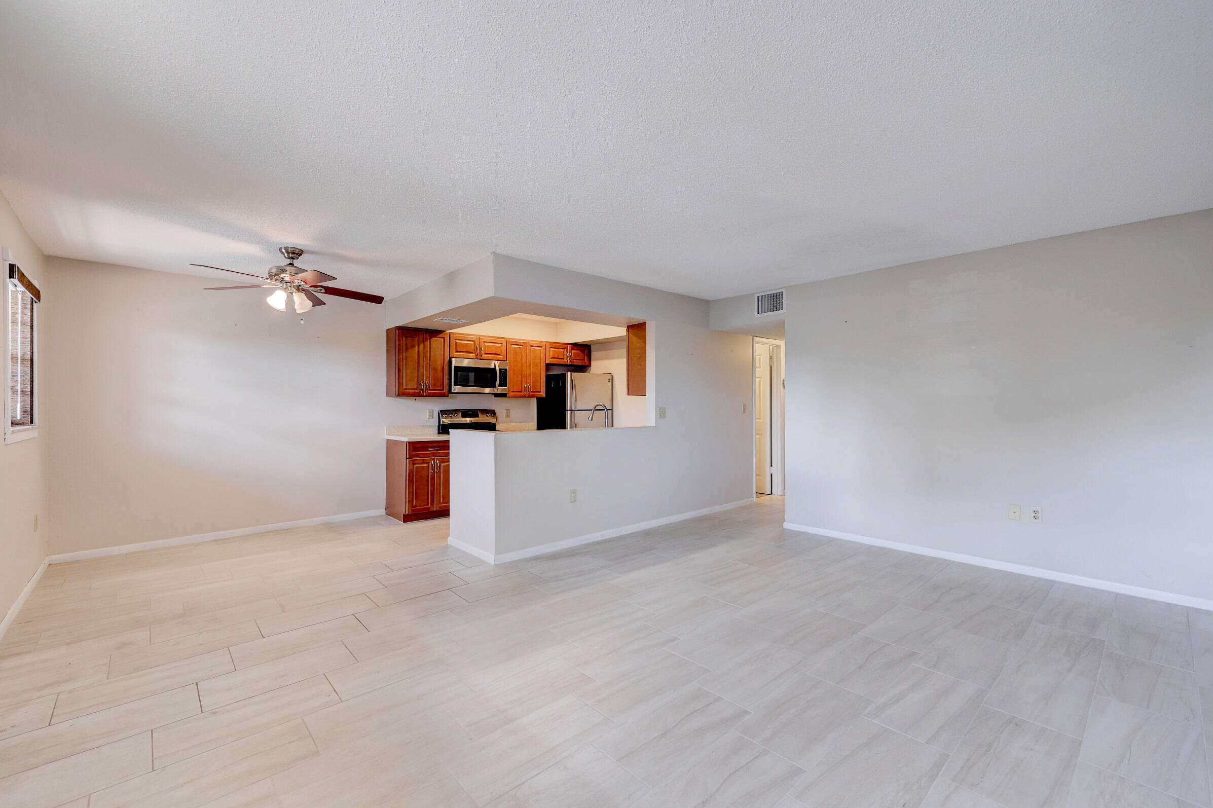 2600 South Kanner Highway, Unit R8 Stuart, FL 34994 - Photo 4 of 35 Kitchen/Living
