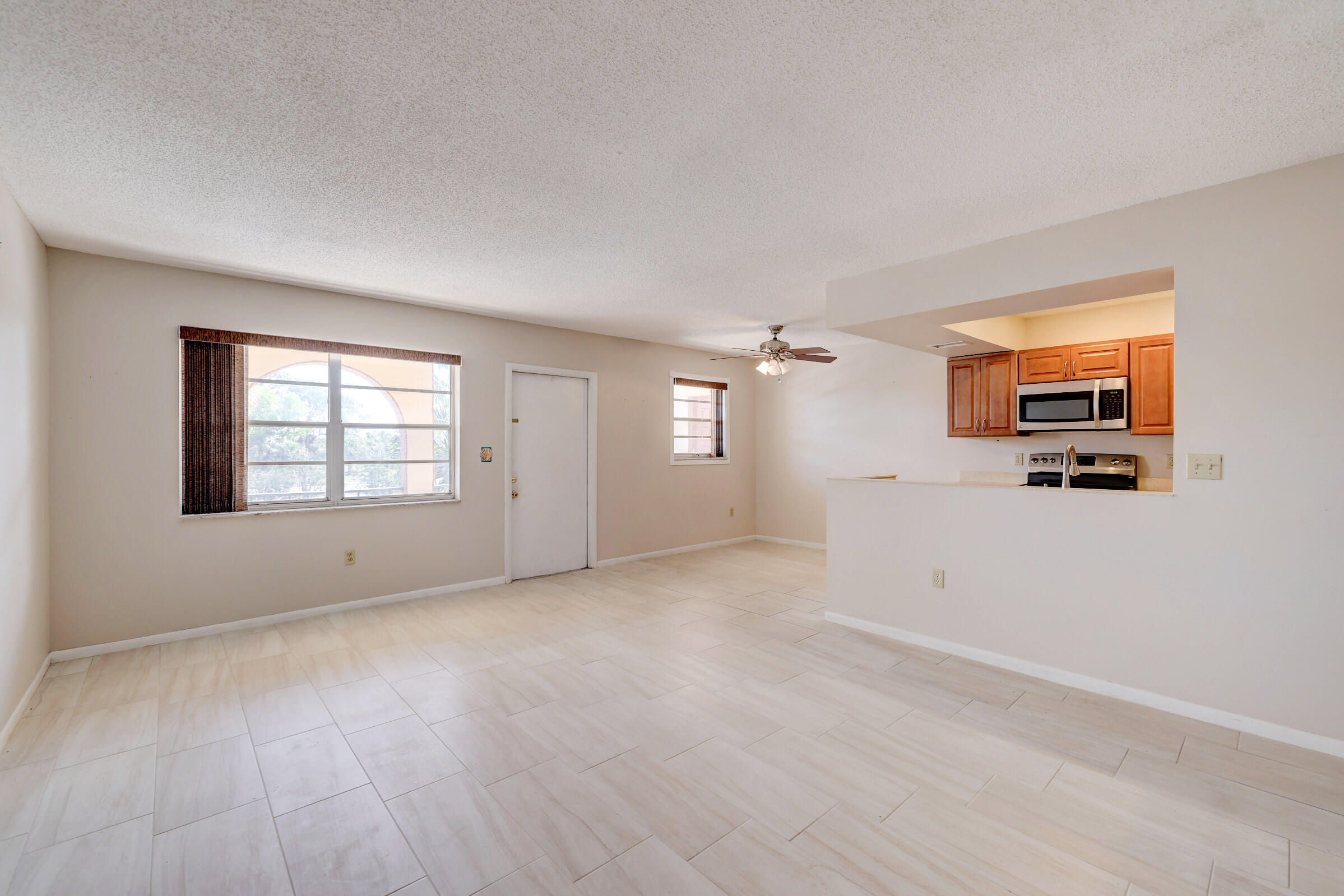 2600 South Kanner Highway, Unit R8 Stuart, FL 34994 - Photo 5 of 35 Living Area