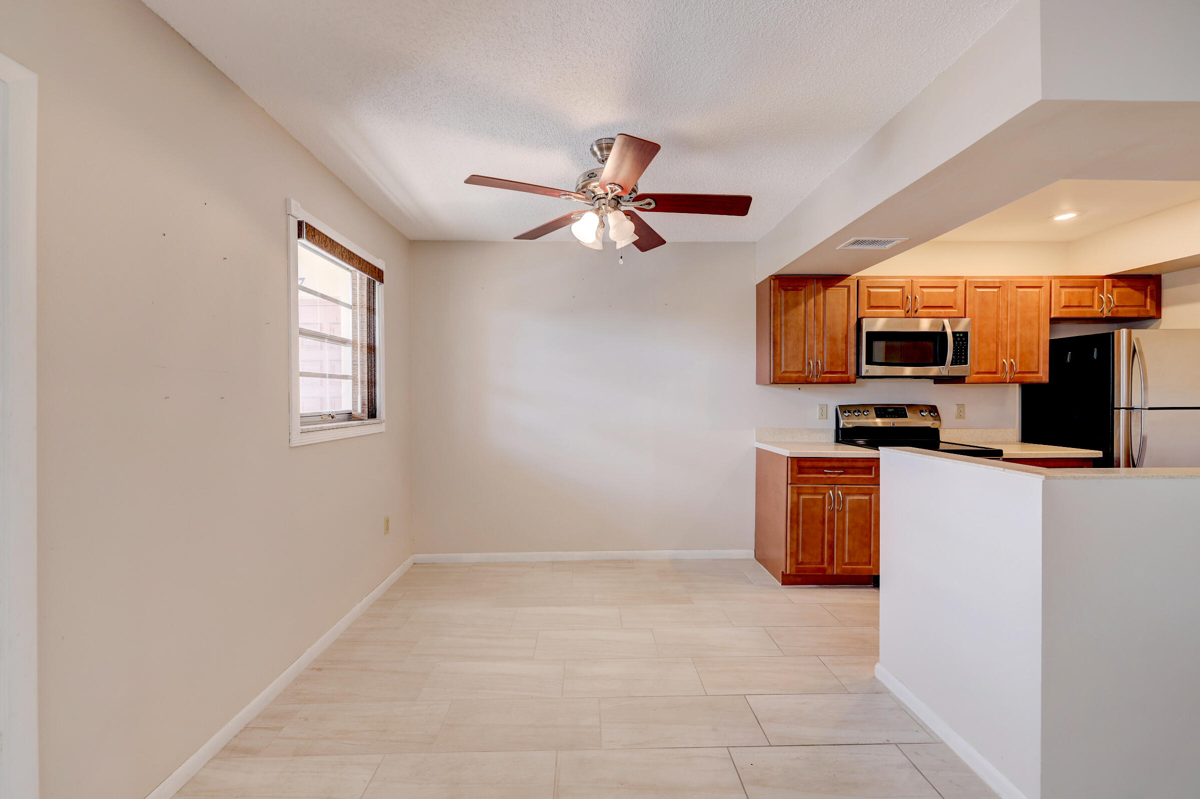 2600 South Kanner Highway, Unit R8 Stuart, FL 34994 - Photo 7 of 35 Dining area