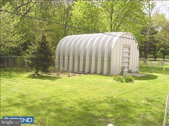 24 Islet Road Levittown, PA 19057 - Photo 2 of 6 Exterior Back