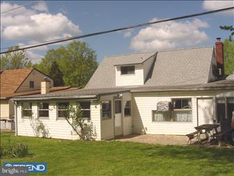24 Islet Road Levittown, PA 19057 - Photo 3 of 6 Exterior Back