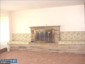 24 Islet Road Levittown, PA 19057 - Photo 6 of 6 Living Room
