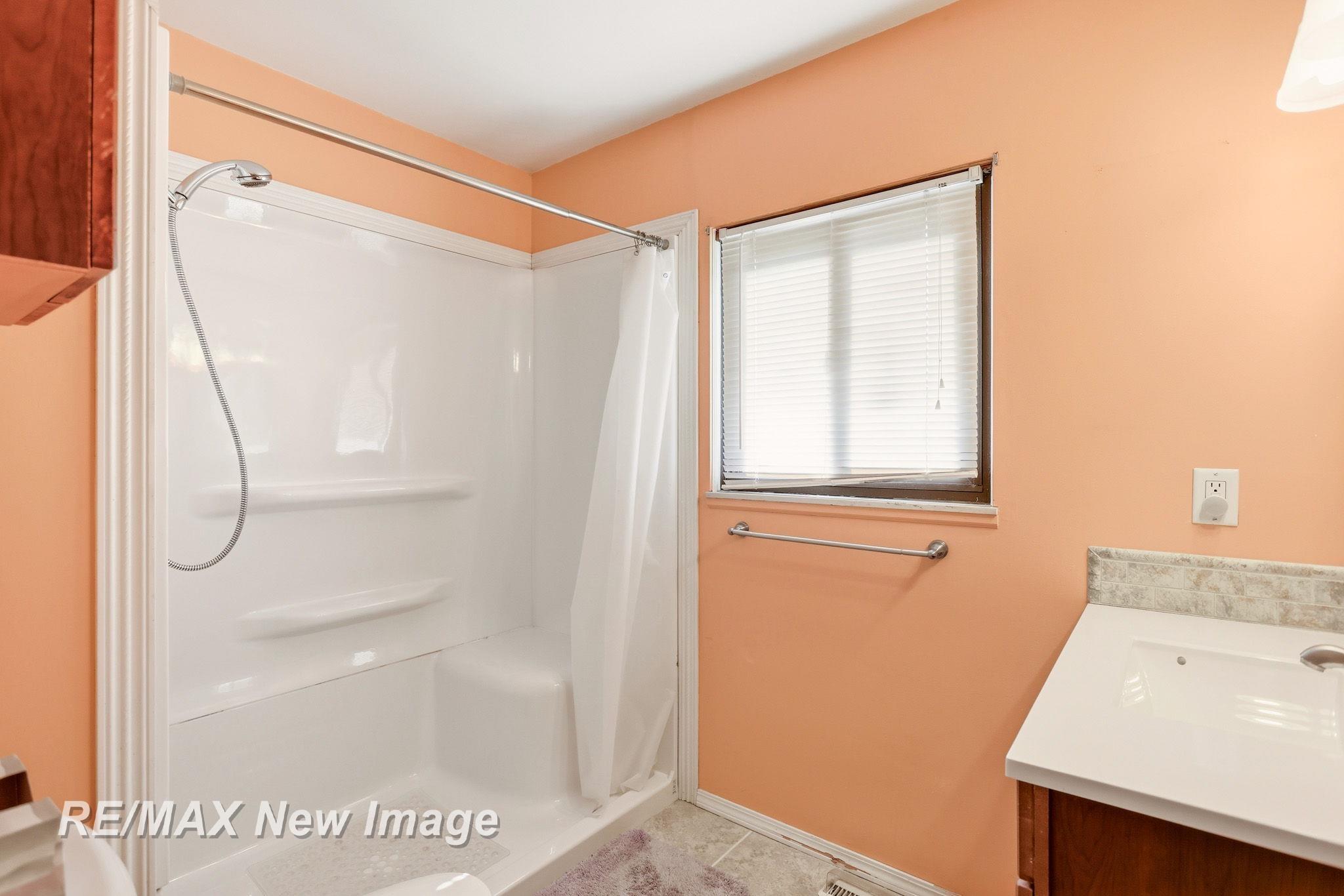 577 South Lincoln Road Bay City, MI 48708 - Photo 23 of 46