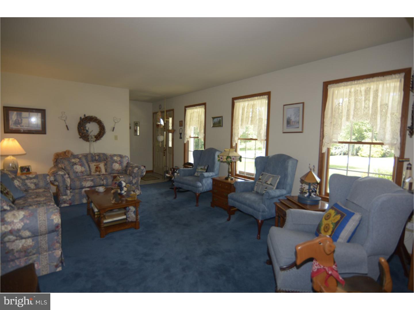 7 North Arthur Drive Sinking Spring, PA 19608 - Photo 4 of 23 Living Room