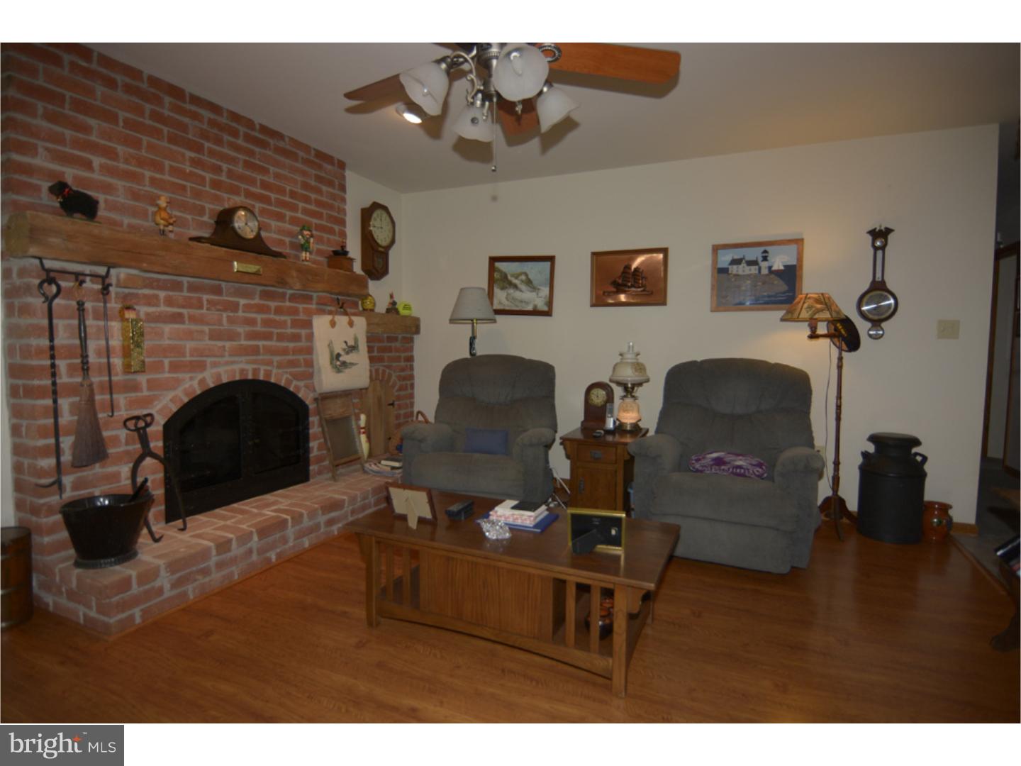 7 North Arthur Drive Sinking Spring, PA 19608 - Photo 5 of 23 Living Room