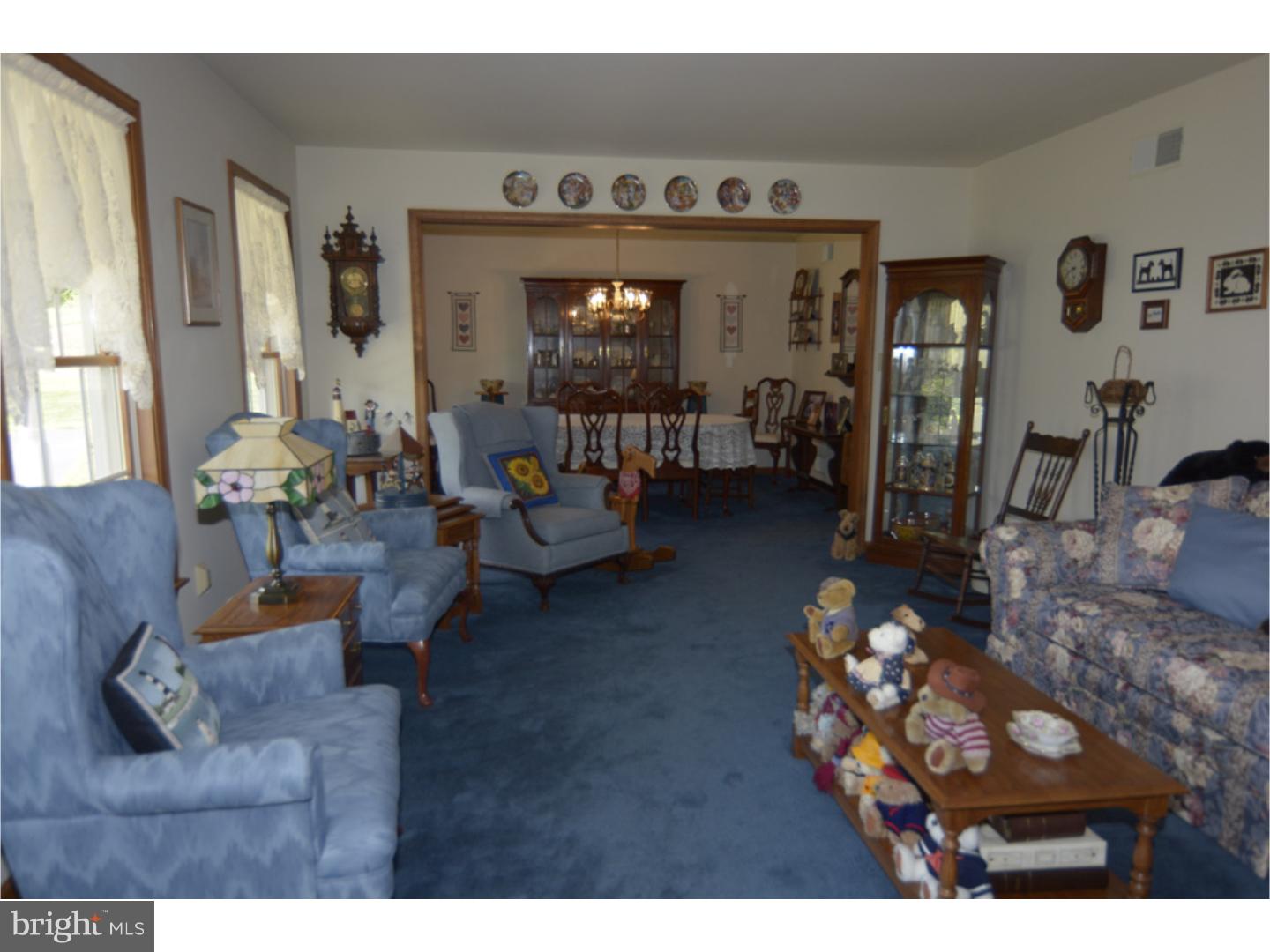 7 North Arthur Drive Sinking Spring, PA 19608 - Photo 6 of 23 Living Room