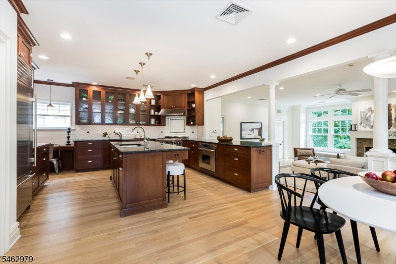 121 Christopher Street Montclair, NJ 07042 - Photo 11 of 47 Gallery Image 11