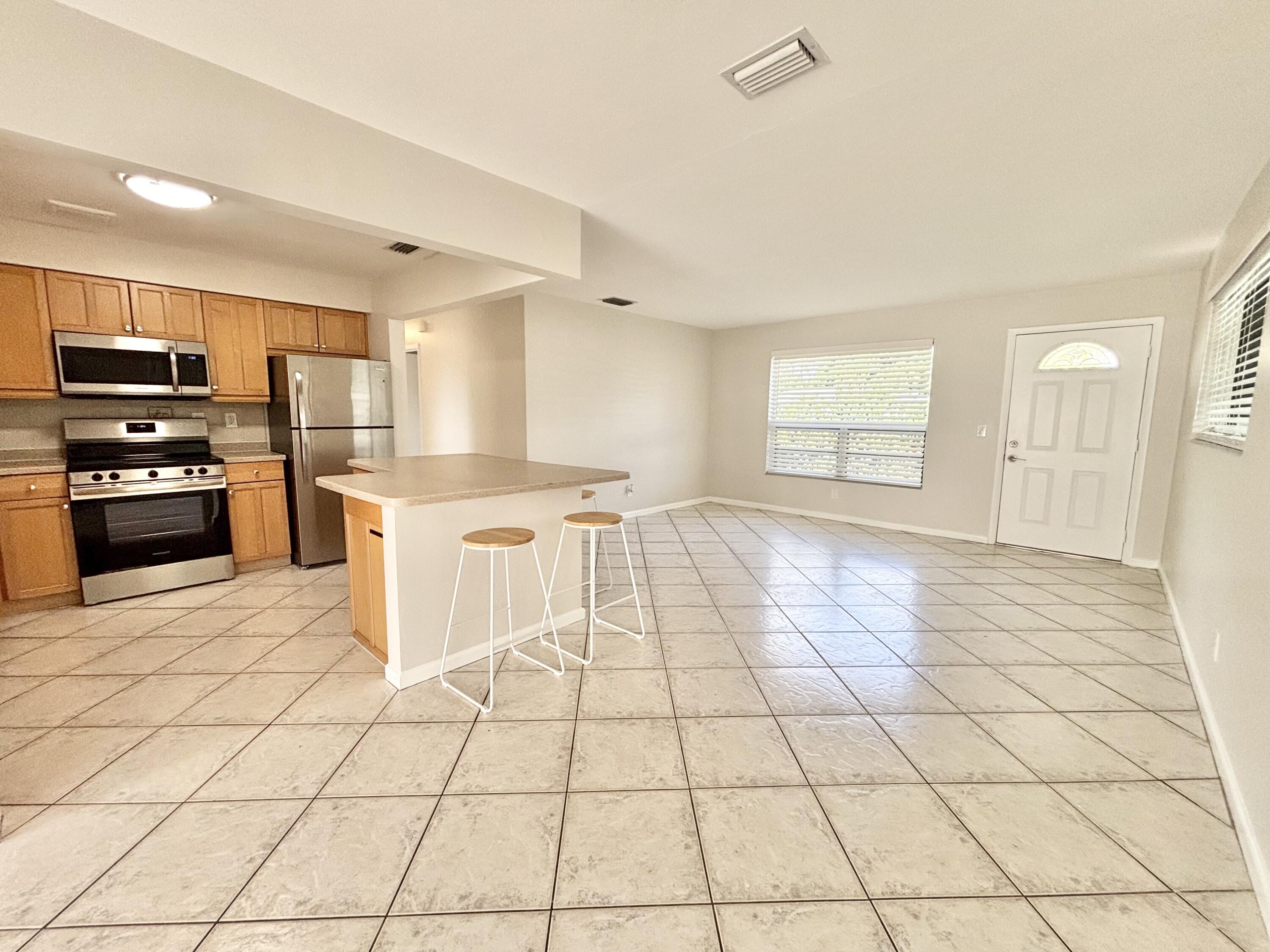 2370 Northeast 4th Avenue Boca Raton, FL 33431 - Photo 11 of 26 IMG_1422