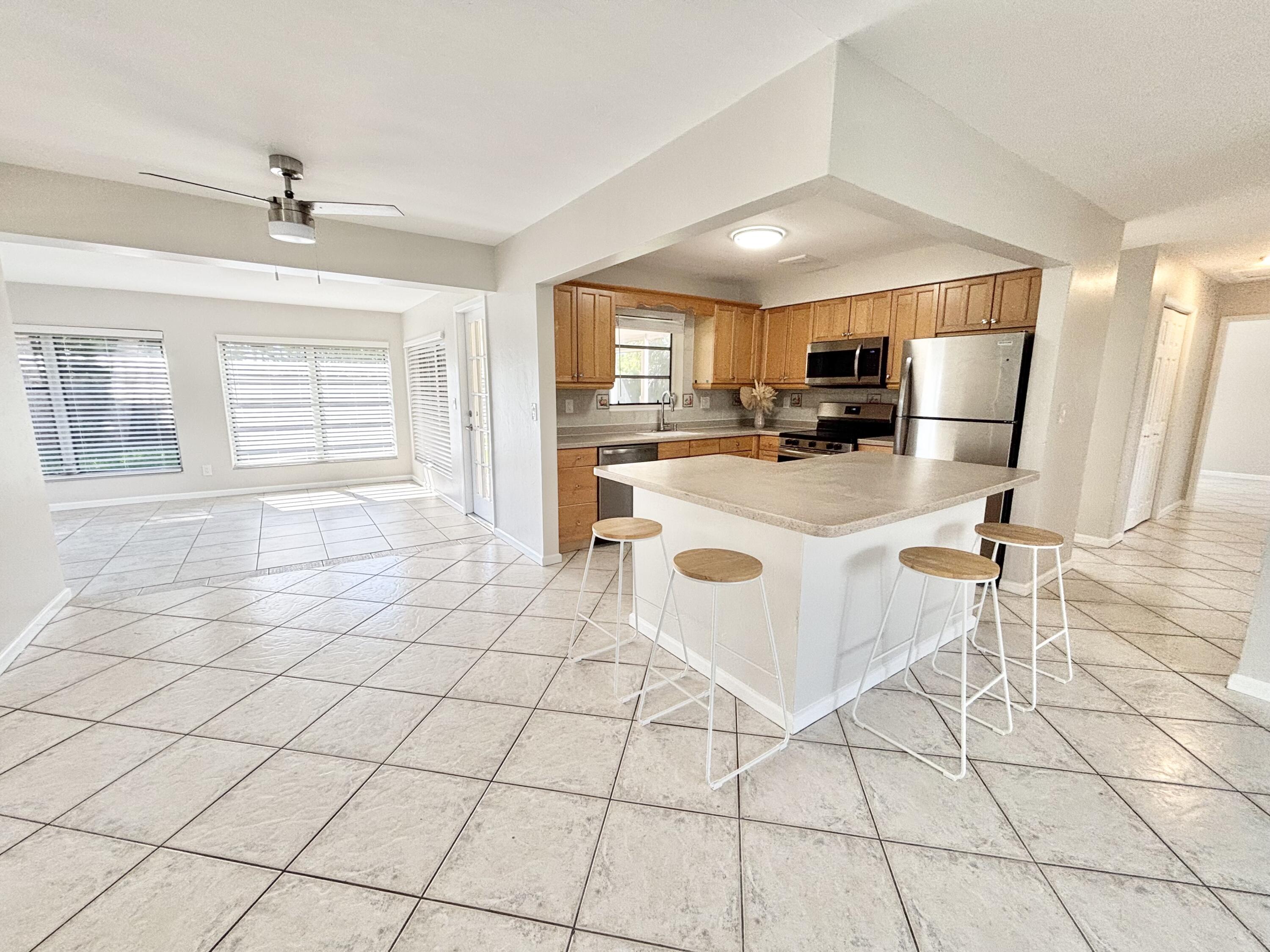 2370 Northeast 4th Avenue Boca Raton, FL 33431 - Photo 6 of 26 IMG_1416