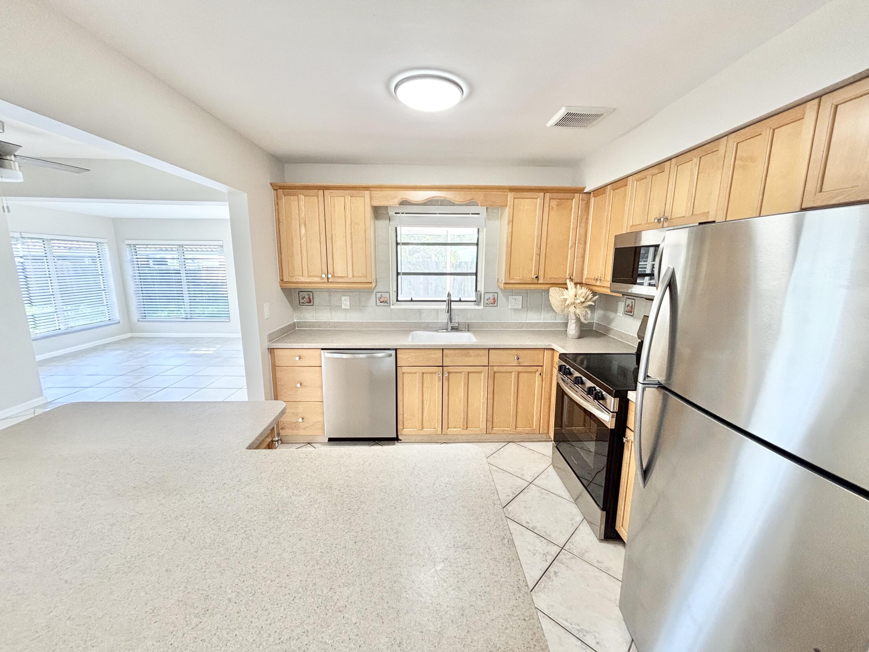 2370 Northeast 4th Avenue Boca Raton, FL 33431 - Photo 8 of 26 IMG_1418