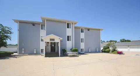 $92,000 | 3170 West Monroe Street, Unit 112, Waukegan, IL 60085