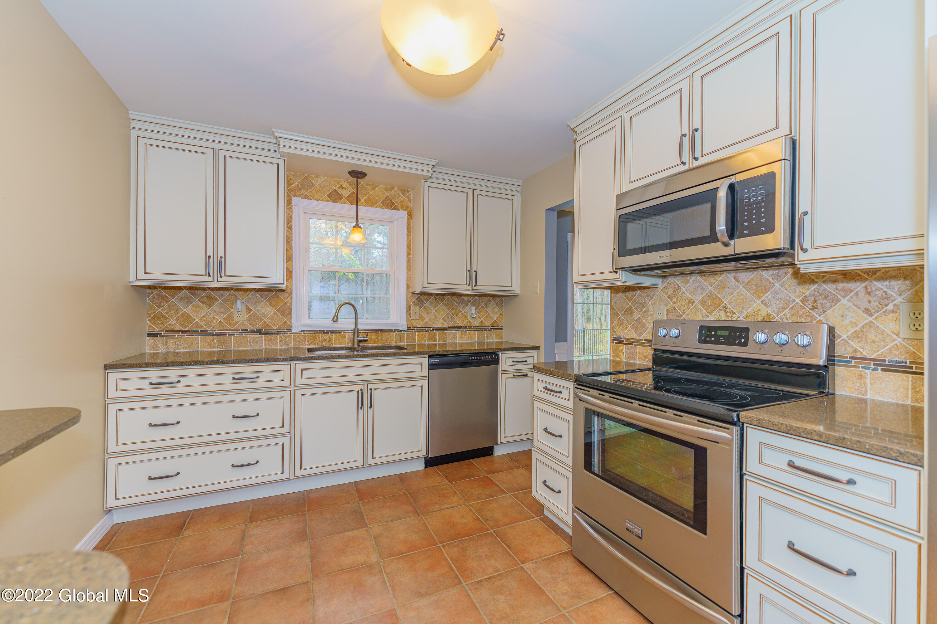 15 Rum Cherry Road Malta, NY 12020 - Photo 10 of 52 3 Kitchen 1