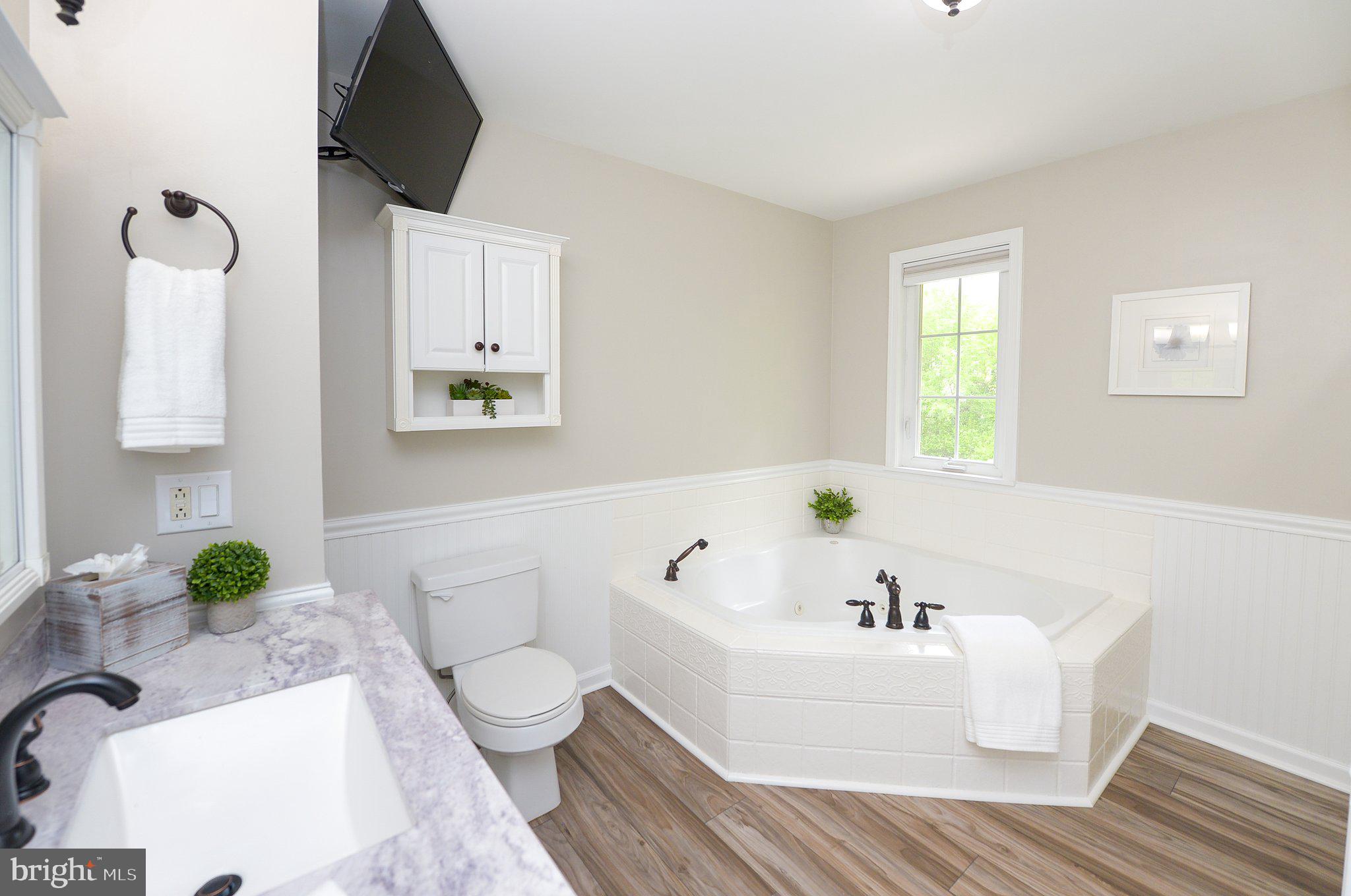 40 Red Leaf Road Moorestown, NJ 08057 - Photo 12 of 32 Very Spacious master bath