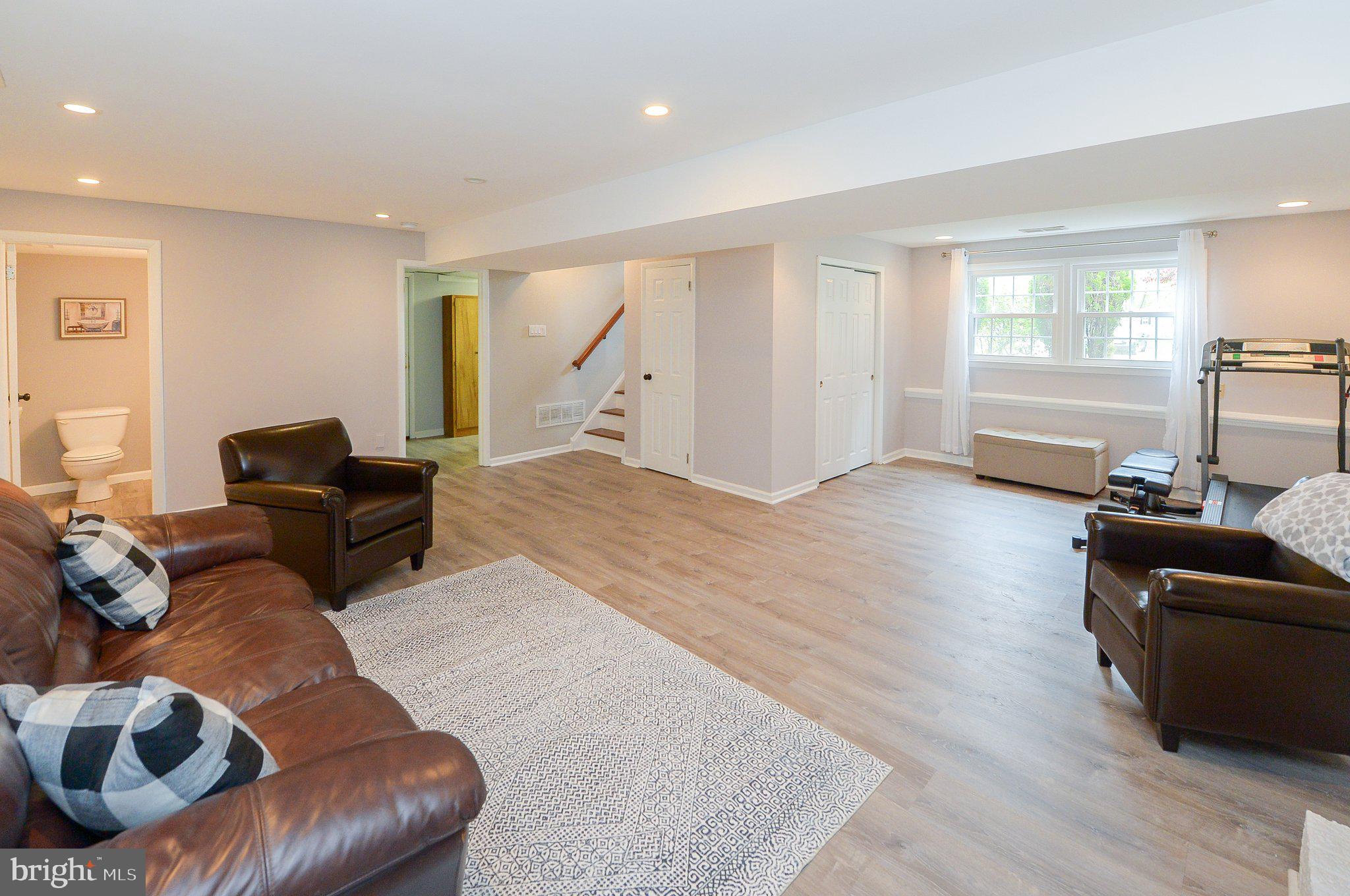 40 Red Leaf Road Moorestown, NJ 08057 - Photo 16 of 32 Such a welcoming open floorplan