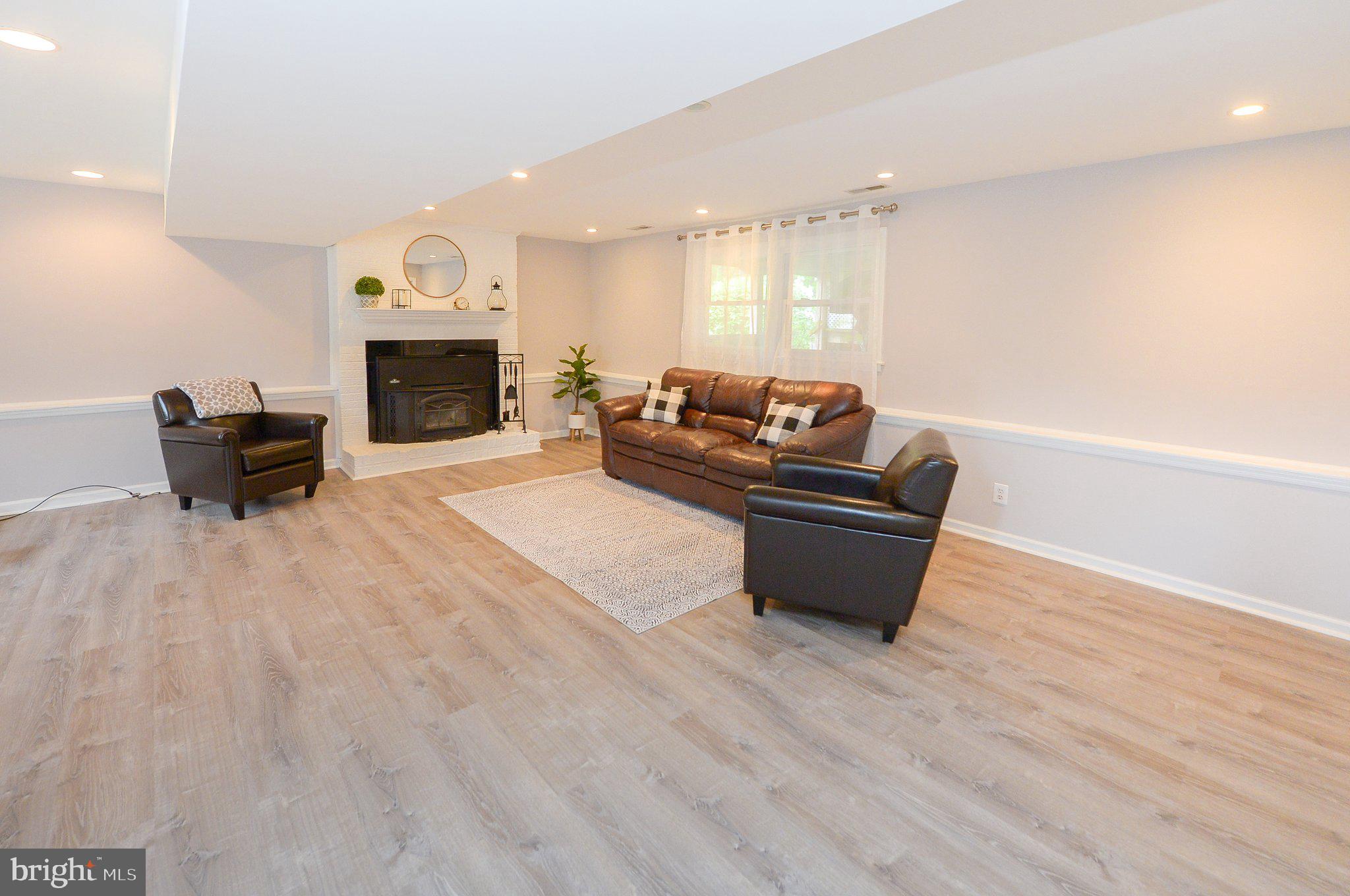 40 Red Leaf Road Moorestown, NJ 08057 - Photo 21 of 32 Great room with firepace
