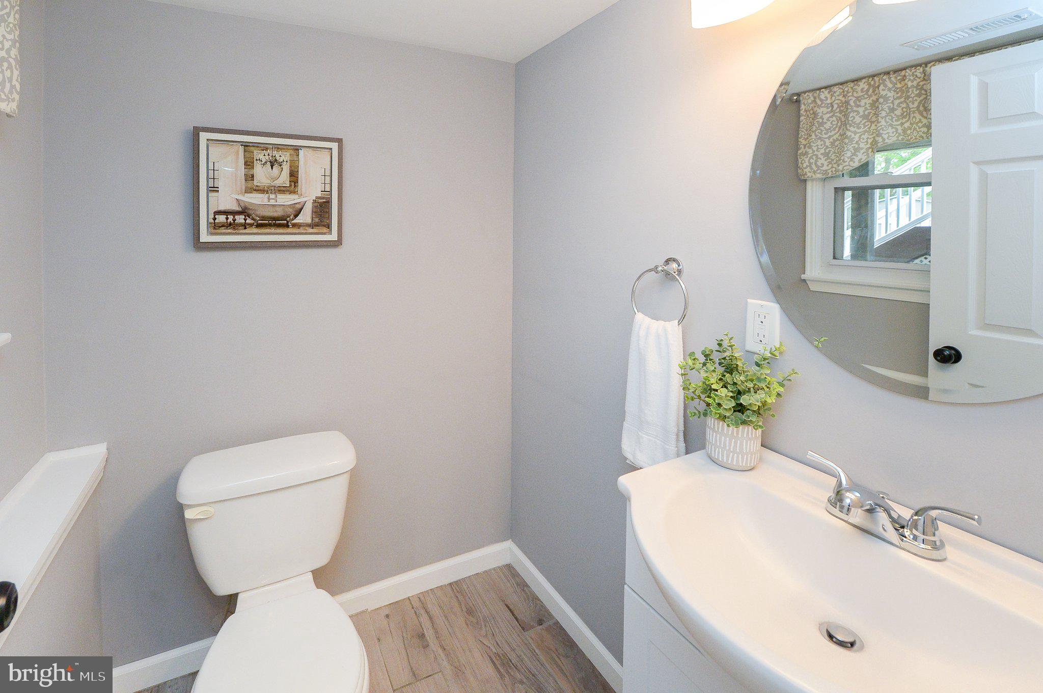 40 Red Leaf Road Moorestown, NJ 08057 - Photo 24 of 32 Powder room off great room