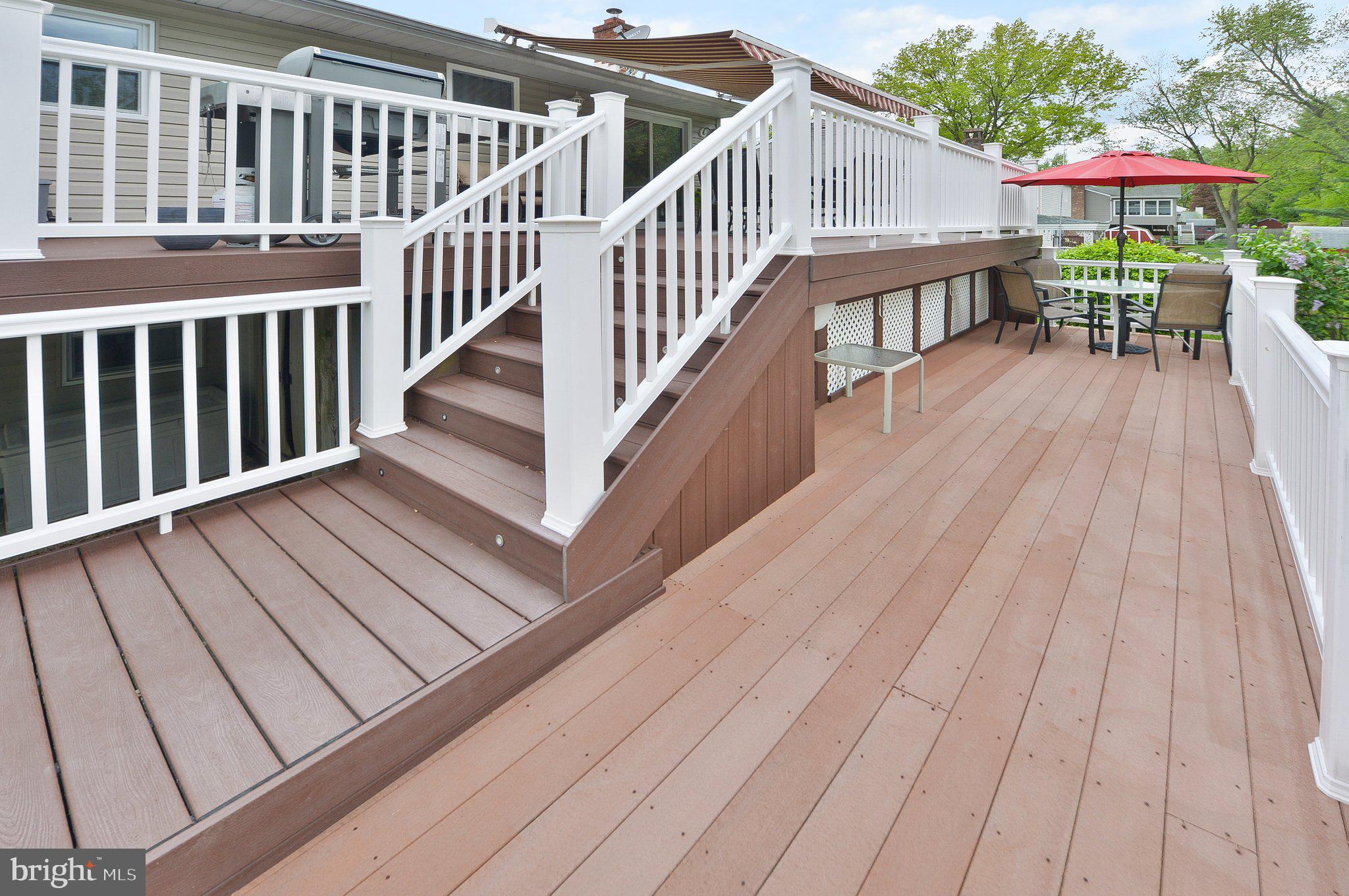40 Red Leaf Road Moorestown, NJ 08057 - Photo 27 of 32 Two tiered deck