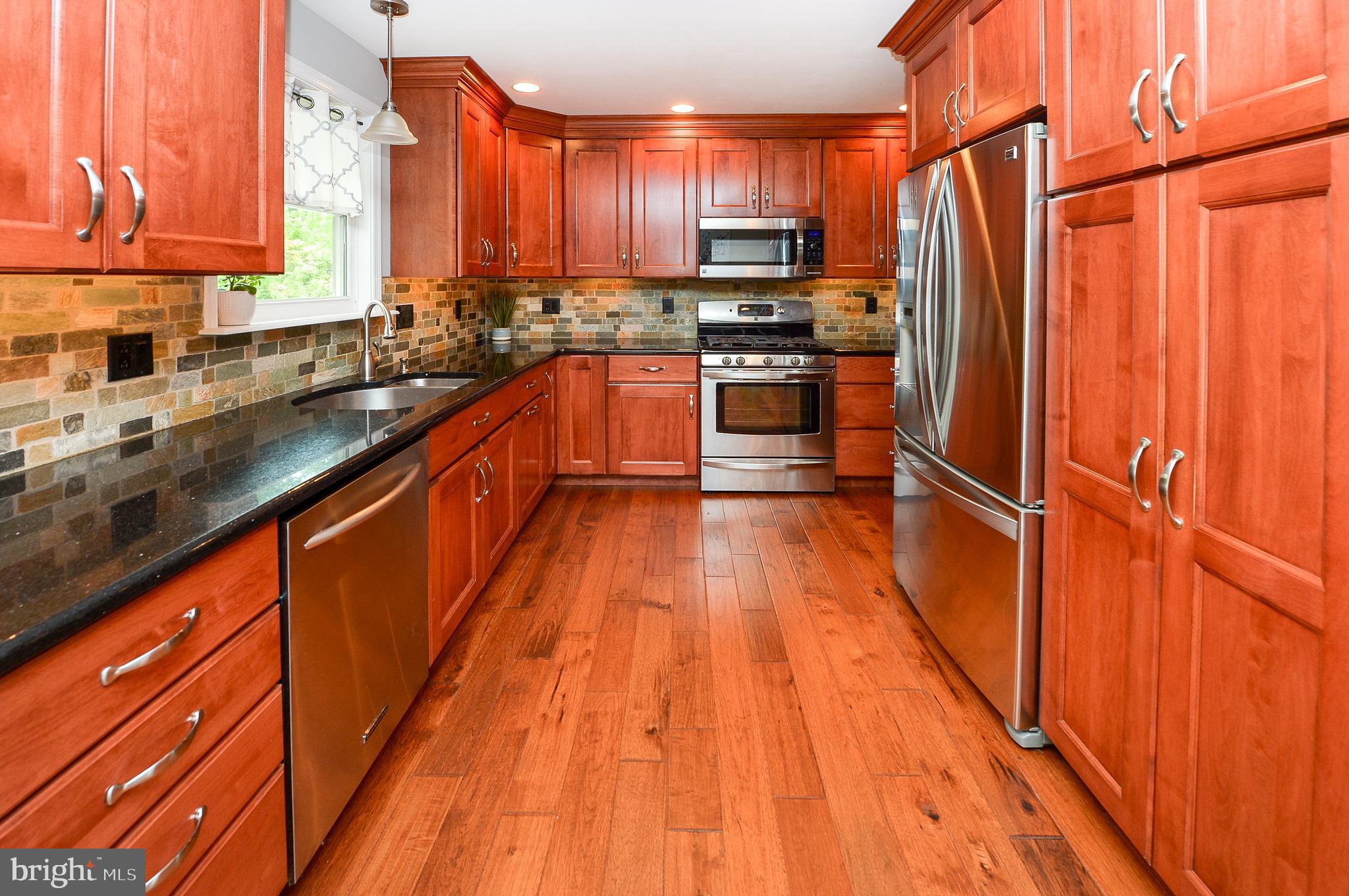 40 Red Leaf Road Moorestown, NJ 08057 - Photo 9 of 32 Solid wood cabinets