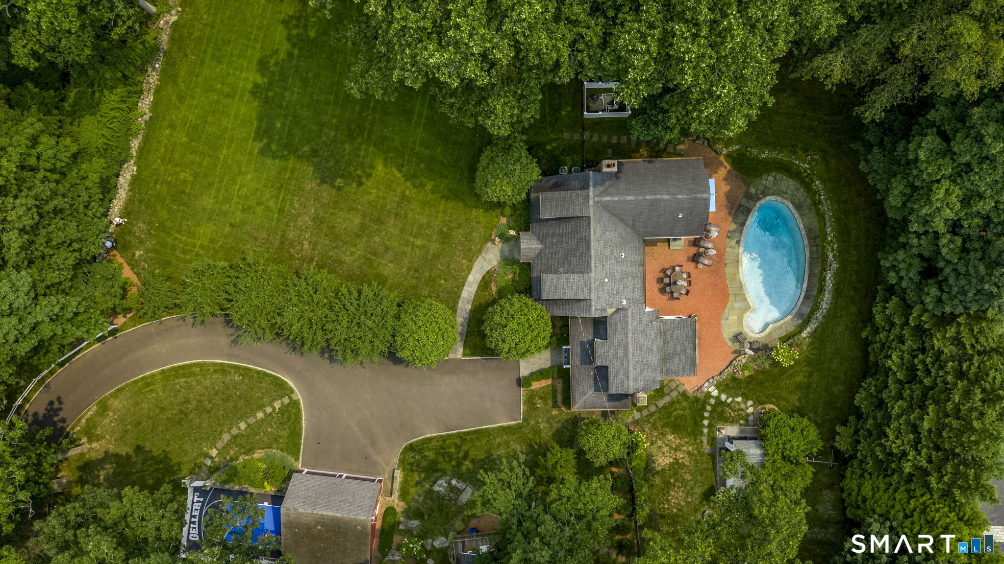 245 Cedar Road Fairfield, CT 06890 - Photo 26 of 38 Gallery Image 26
