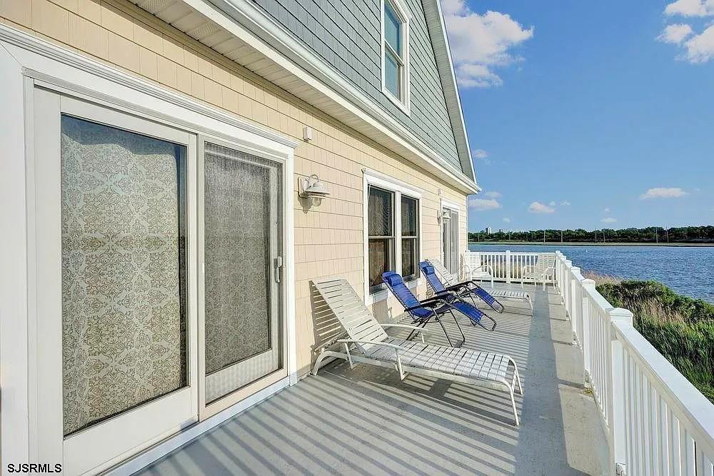 2140 West Riverside Drive Atlantic City, NJ 08401 - Photo 10 of 30 a view of a balcony with chairs
