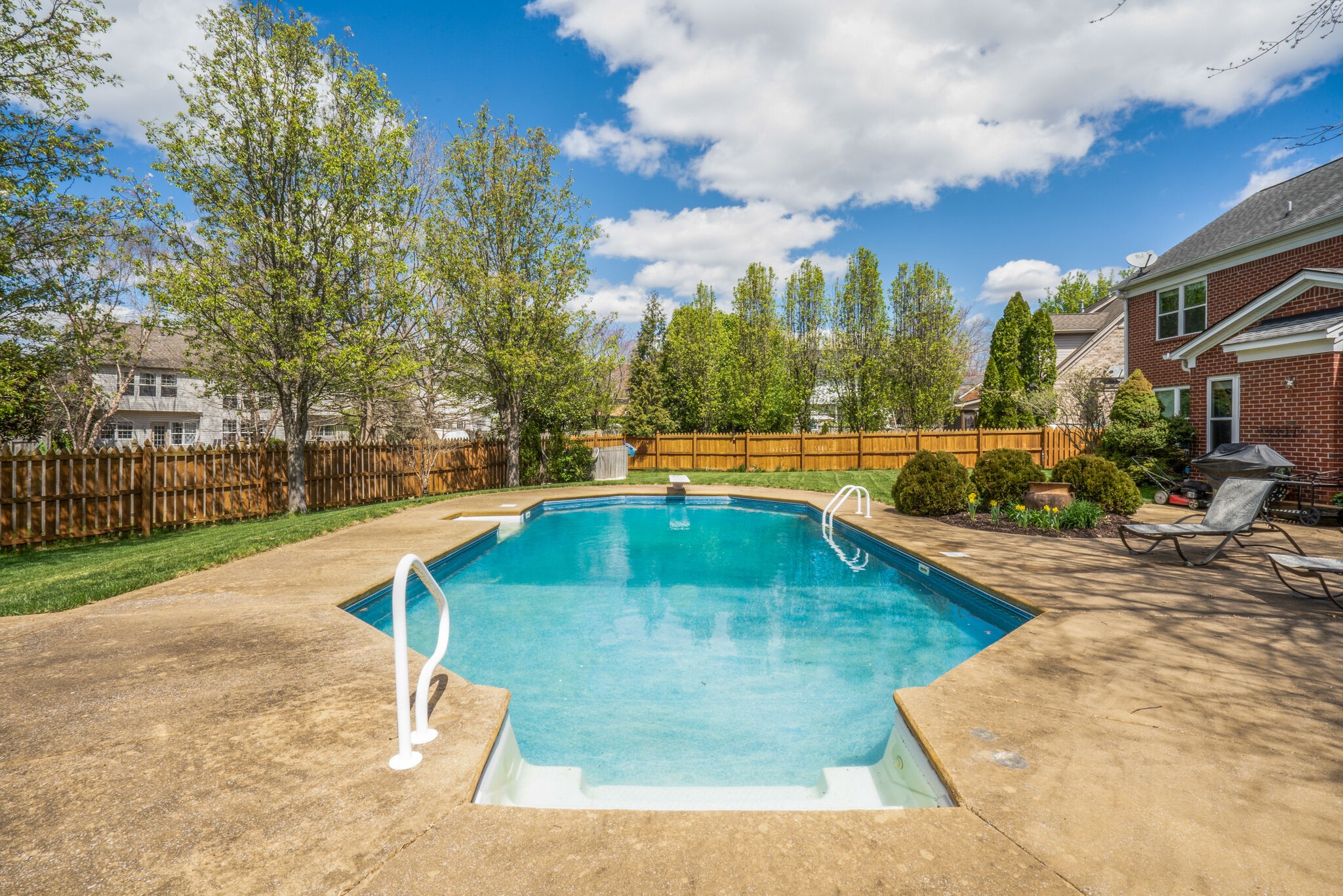 305 Knowle Place Franklin, TN 37069 - Photo 30 of 34 a view of a swimming pool