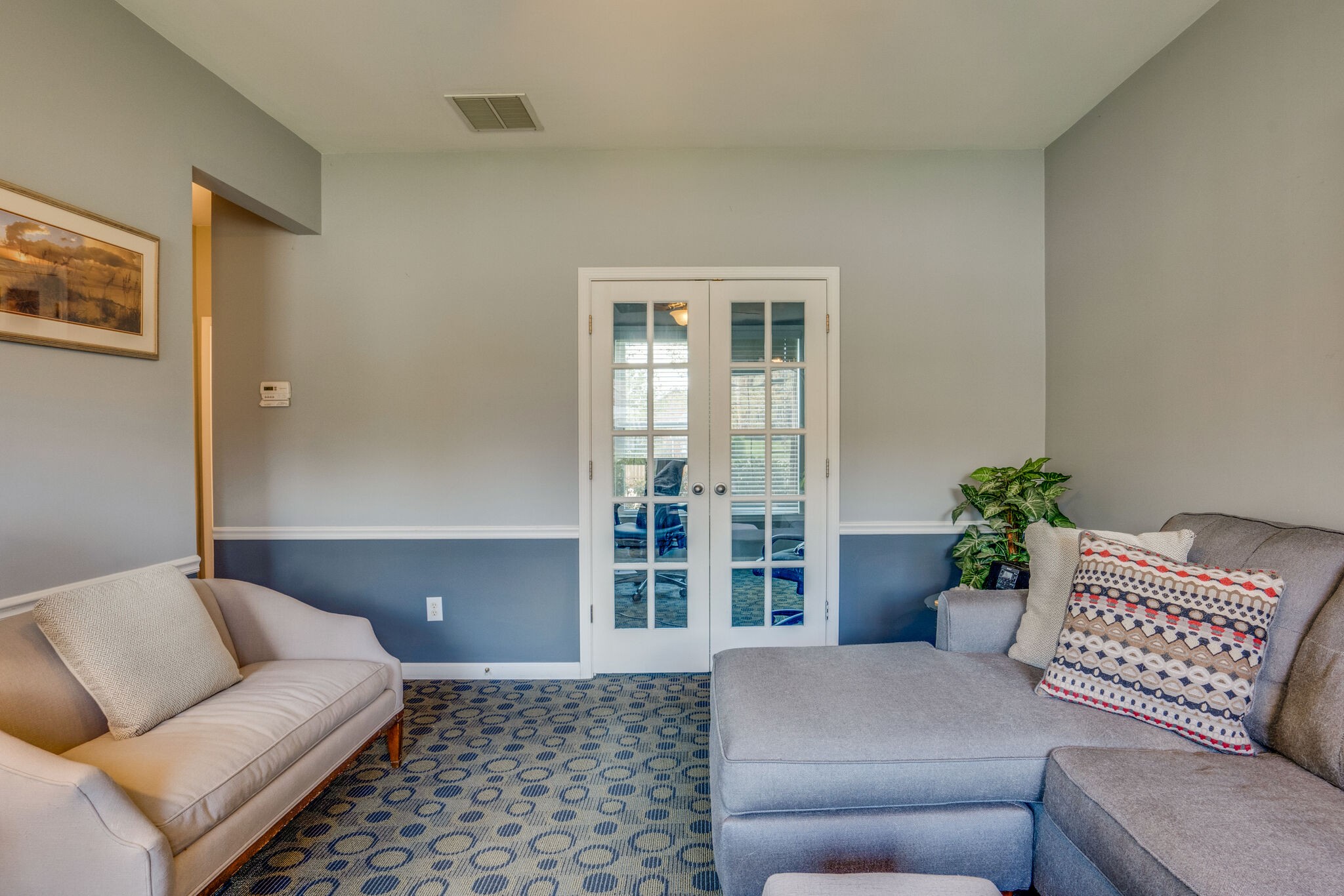305 Knowle Place Franklin, TN 37069 - Photo 6 of 34 a living room with furniture and a potted plant