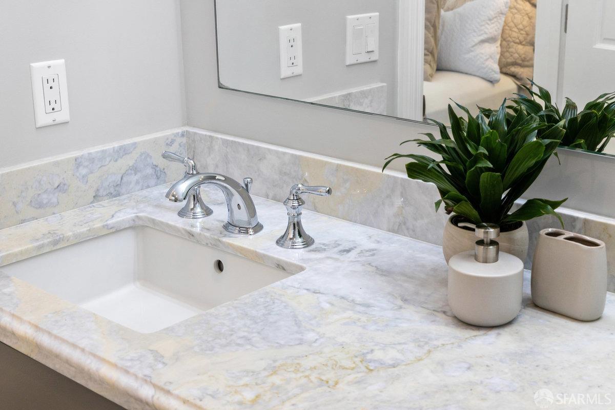 369 Day Street San Francisco, CA 94131 - Photo 18 of 54 a bathroom with a tub a sink and mirror