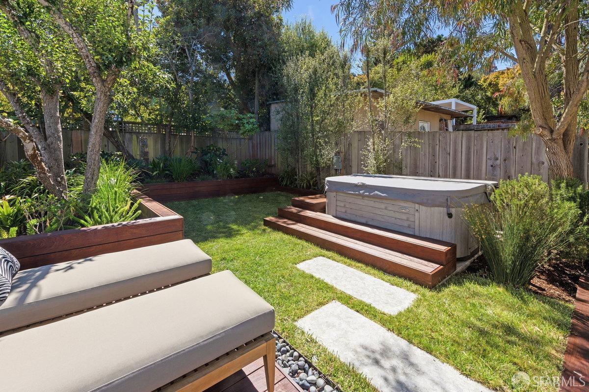 369 Day Street San Francisco, CA 94131 - Photo 27 of 54 a view of a garden with sitting area