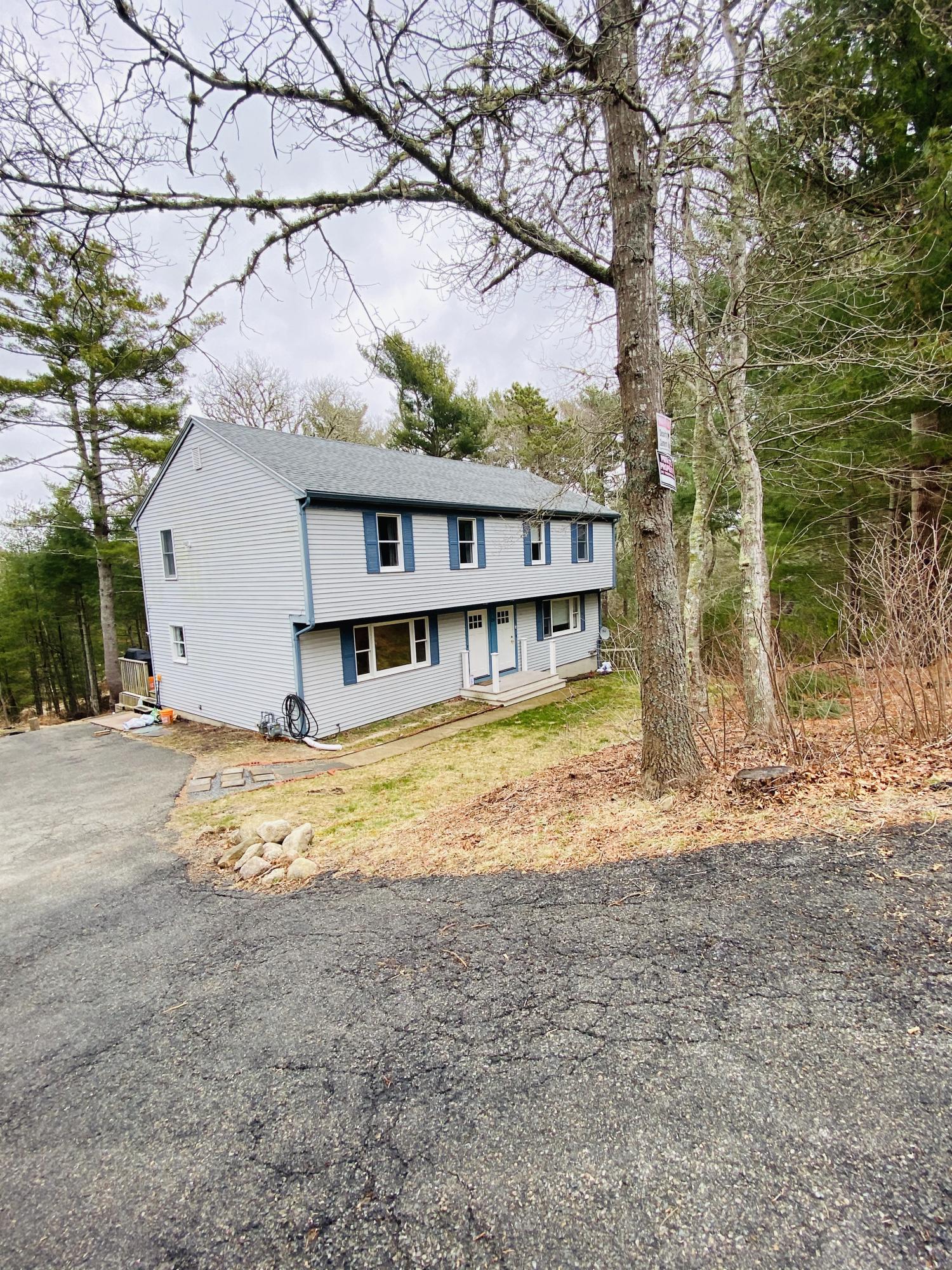 24 Cliff Road Bourne, MA 02532 - Photo 3 of 37 D27AA76F-839B-4150-AE43-539C68E4F910