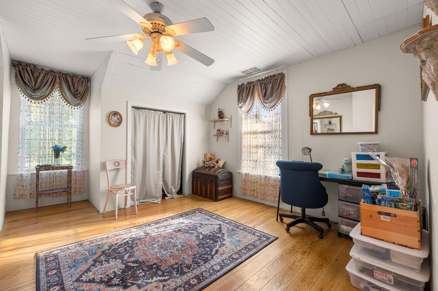3217 Pleasant Valley Road Placerville, CA 95667 - Photo 23 of 59 a living room with furniture and a rug