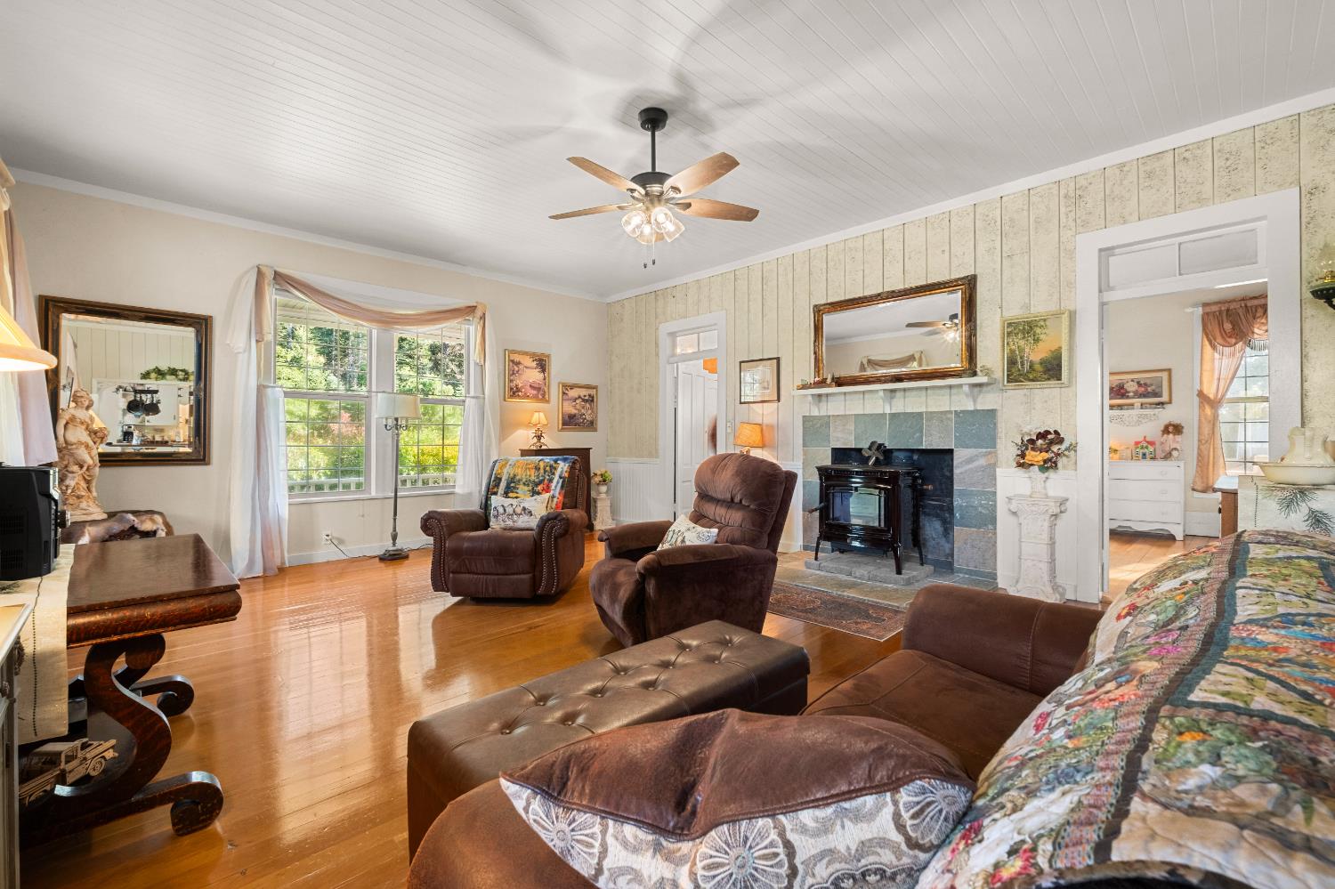 3217 Pleasant Valley Road Placerville, CA 95667 - Photo 10 of 59 a living room with furniture and a fireplace