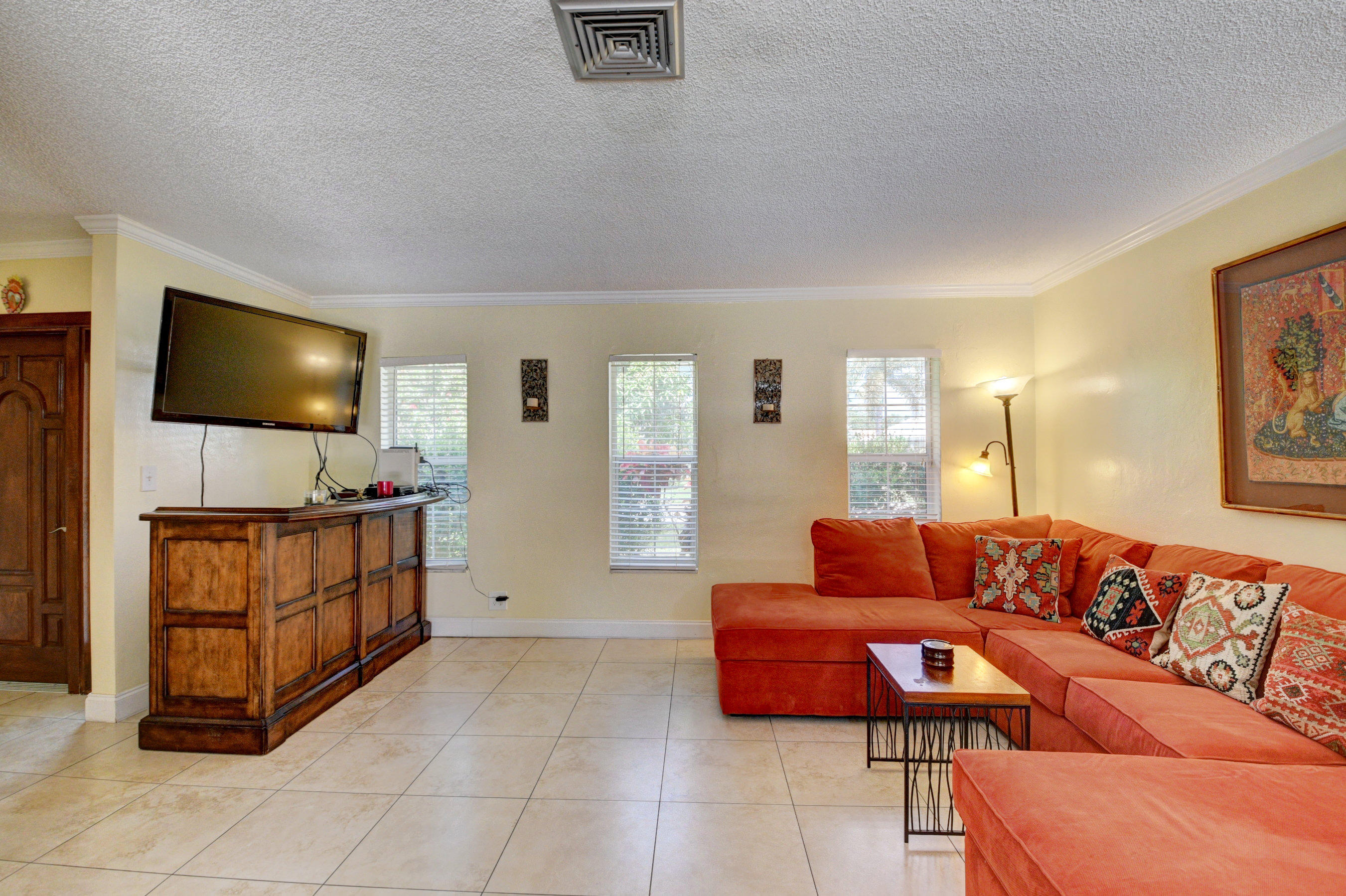 1040 Northwest 4th Street Boca Raton, FL 33486 - Photo 9 of 37 Living Room