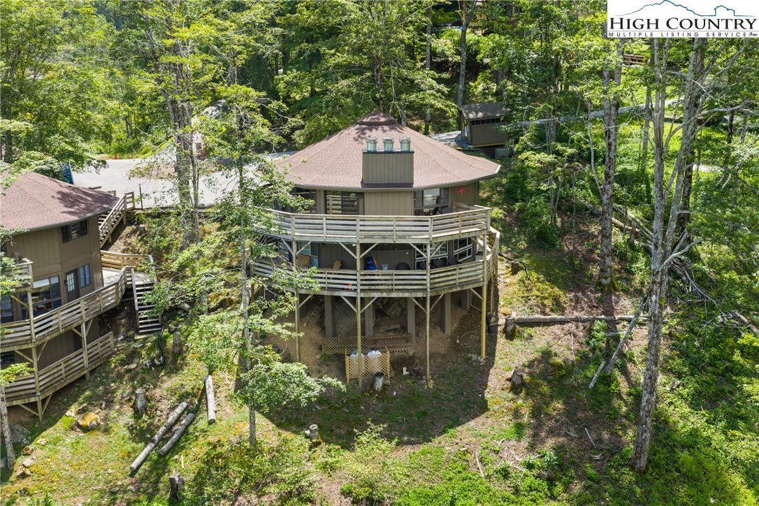 315 Timber Ridge Road, Unit A3 Sugar Mountain, NC 28604 - Photo 16 of 27 a top view of a house with a yard