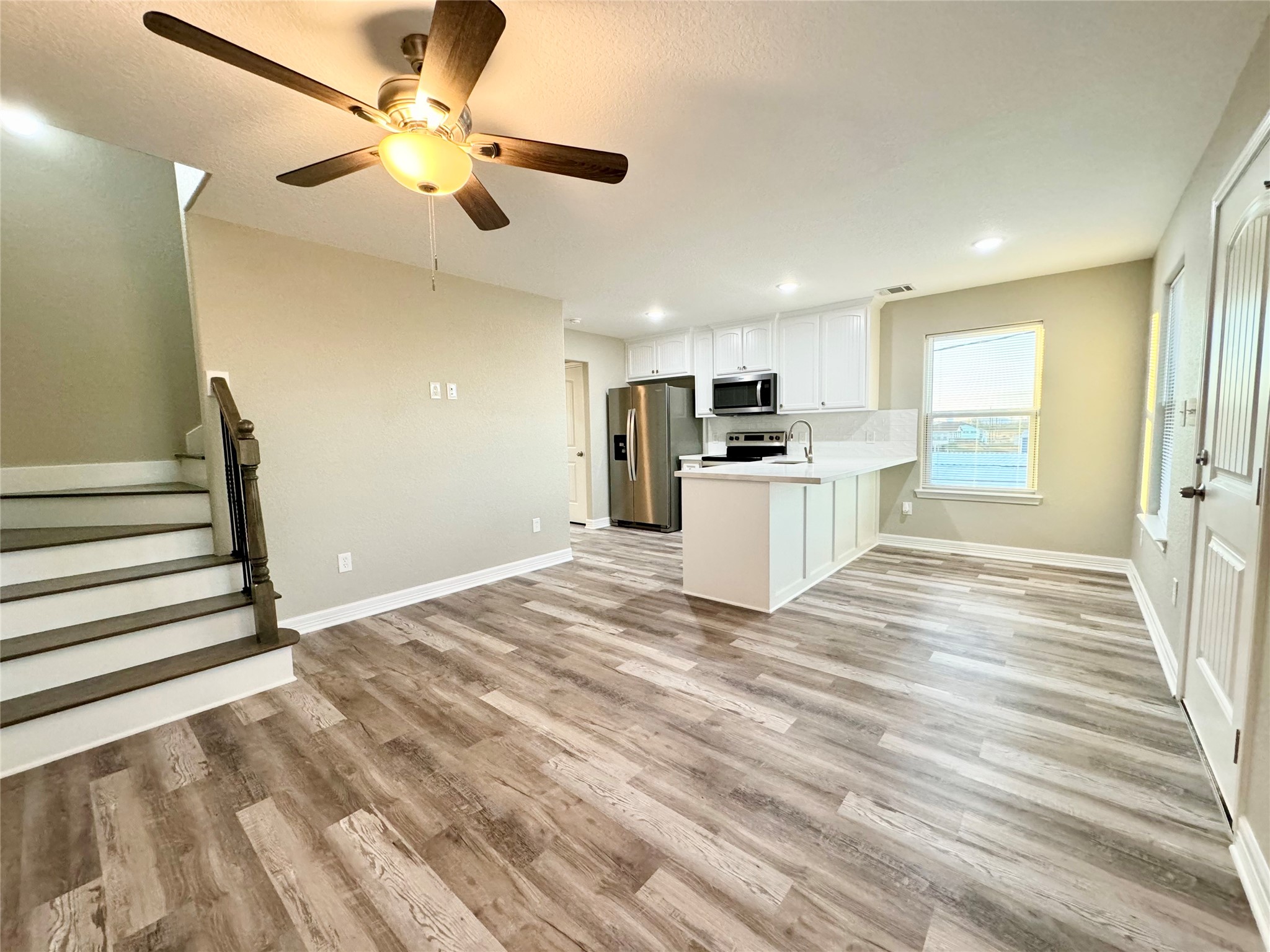 511 Caisson Street Surfside Beach, TX 77541 - Photo 8 of 33 a view of a livingroom with kitchen appliances and ceiling fan