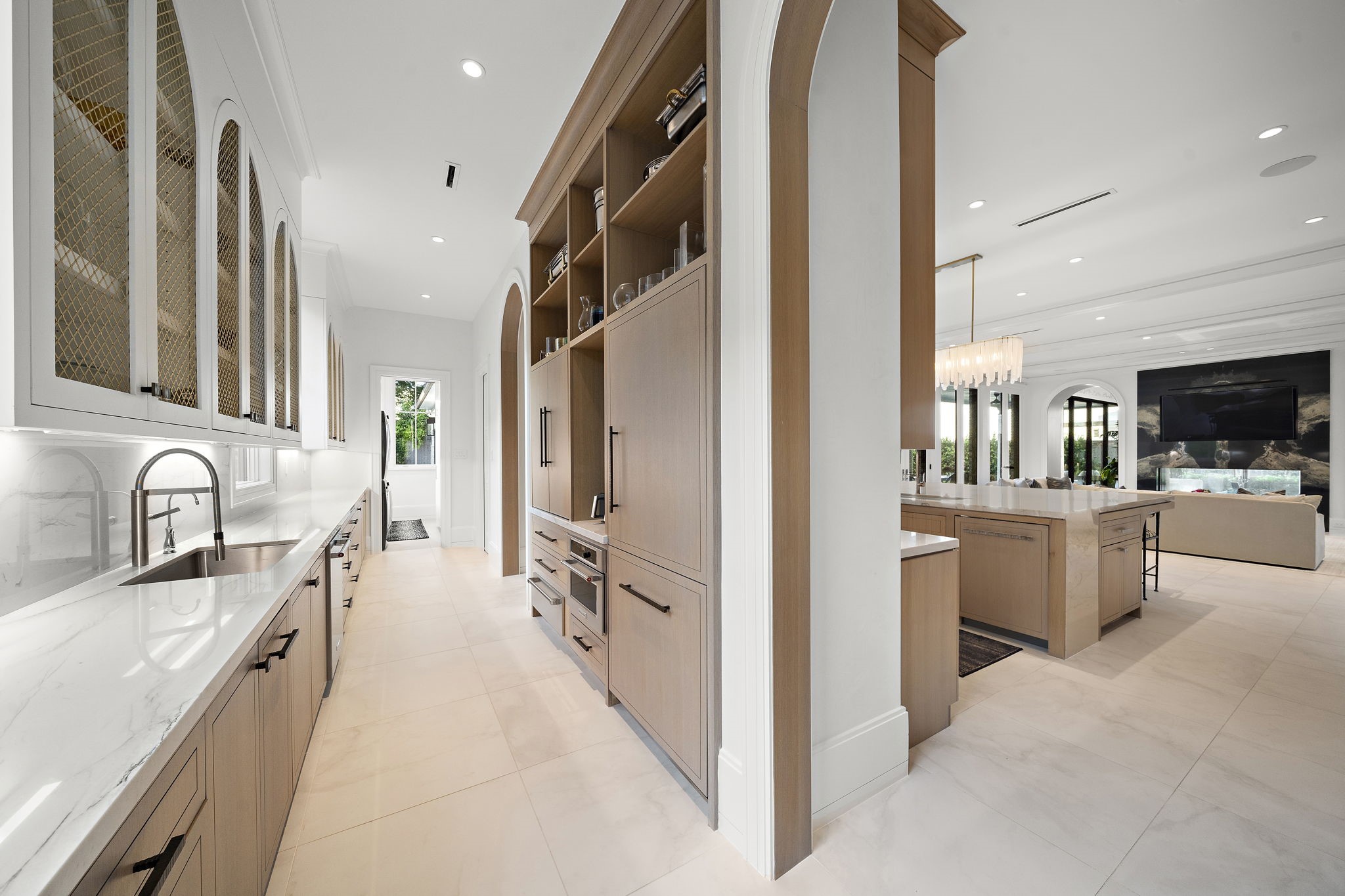 3649 Chevy Chase Drive Houston, TX 77019 - Photo 17 of 50 A fully equipped catering corridor with second refrigerator and freezer, dishwasher, warming drawer, microwave, sink with reverse osmosis, and appliance garage, offering direct access to the dining room, bar, and entertaining spaces.