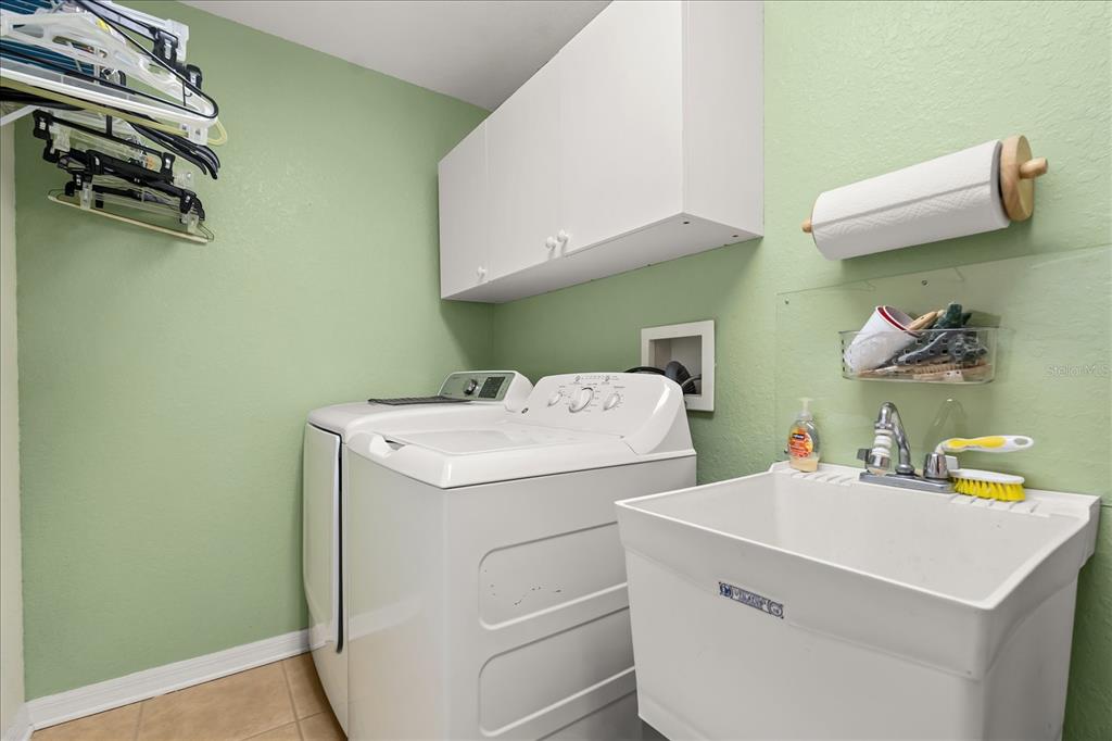 1254 Timberidge Loop South Lakeland, FL 33809 - Photo 23 of 36 a utility room with dryer and washer