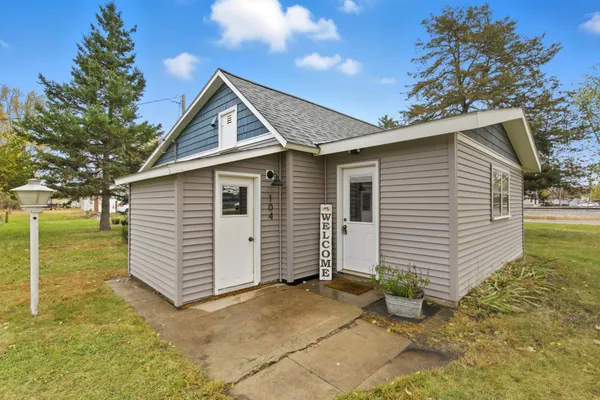 $134,000 | 104 West Centre Street, Royalton, MN 56373