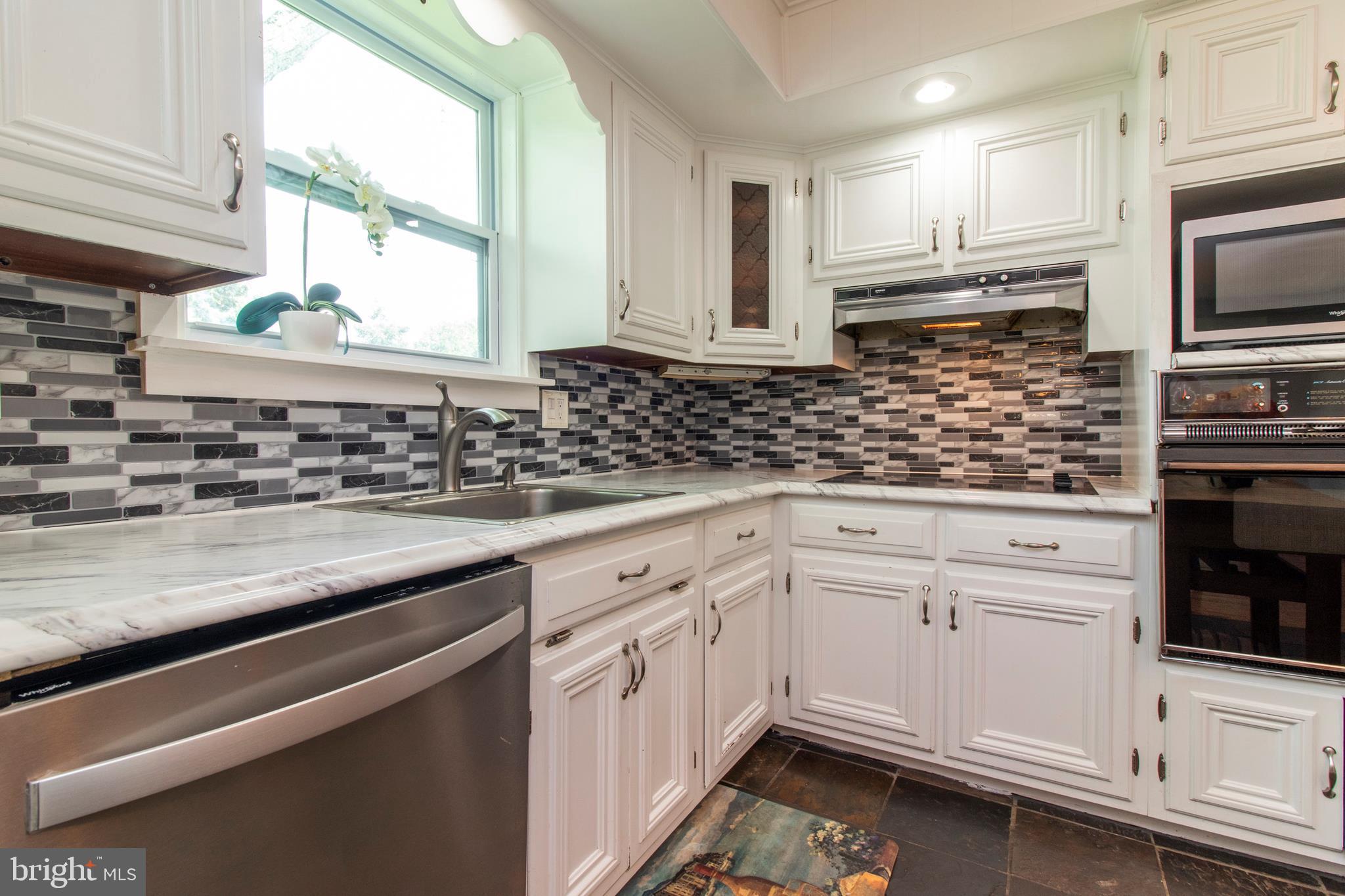 904 Jode Road Norristown, PA 19403 - Photo 8 of 24 Gallery Image 8